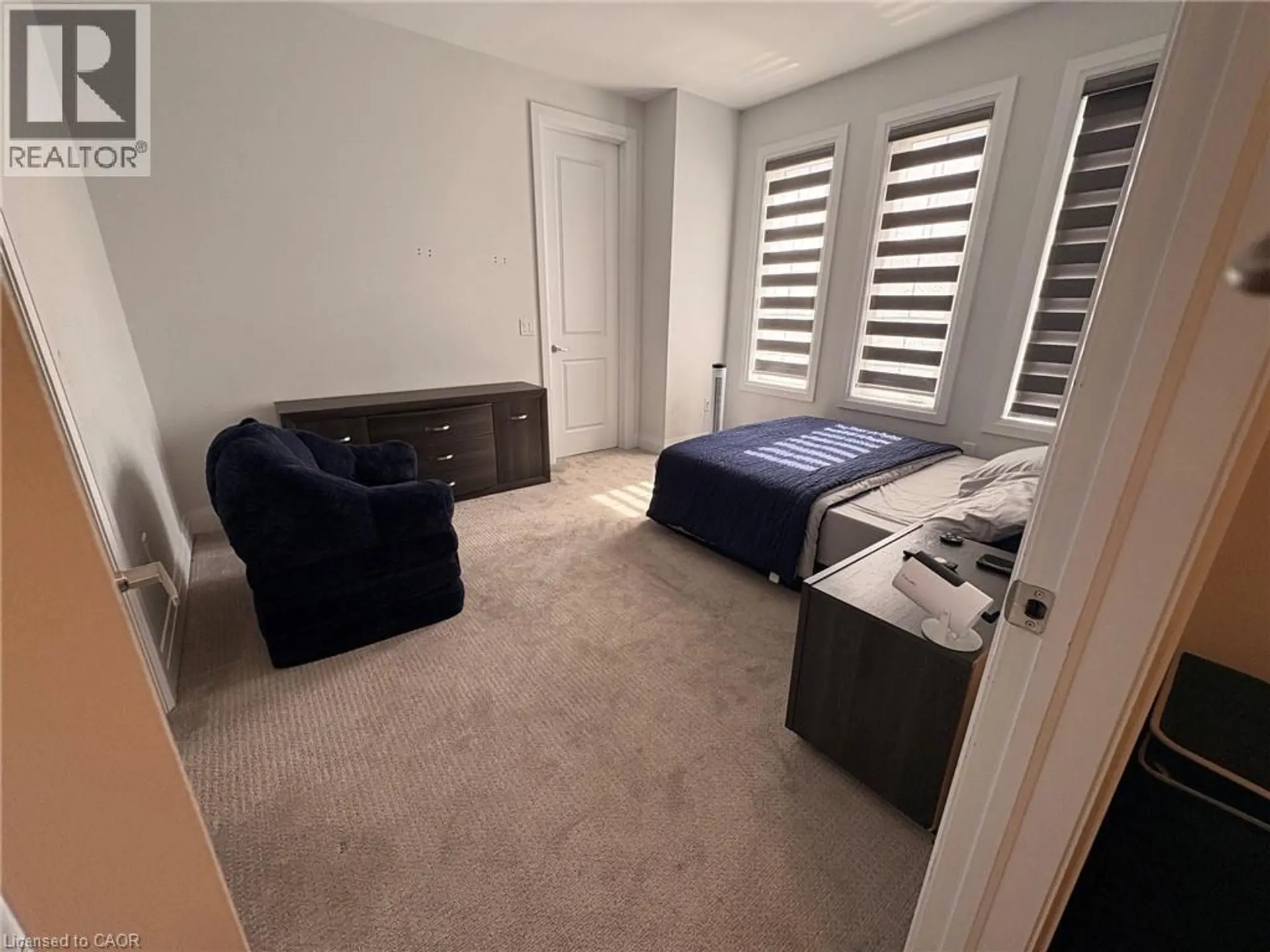 1079 EDINBURGH Drive - Image 6