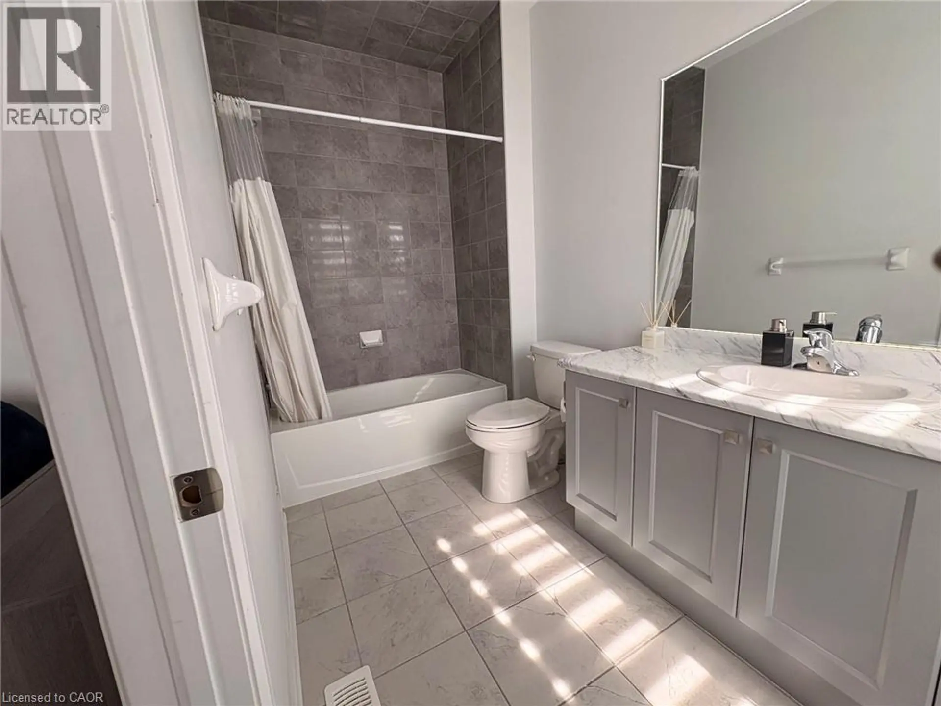 1079 EDINBURGH Drive - Image 7
