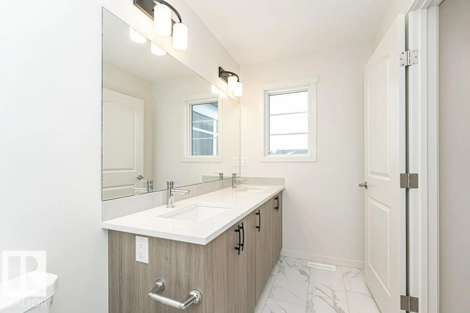 2308 160 ST SW - Image 4