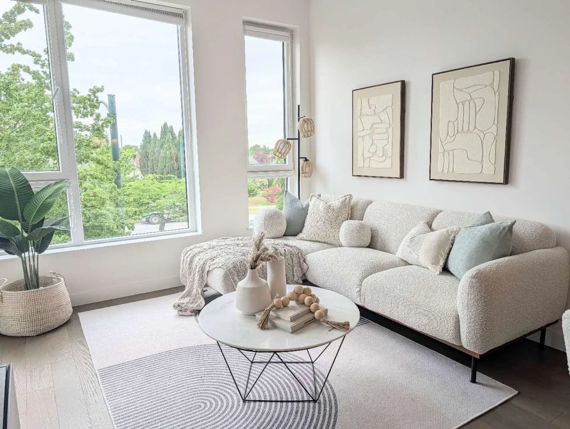 #302 5383 Cambie Street - Image 2