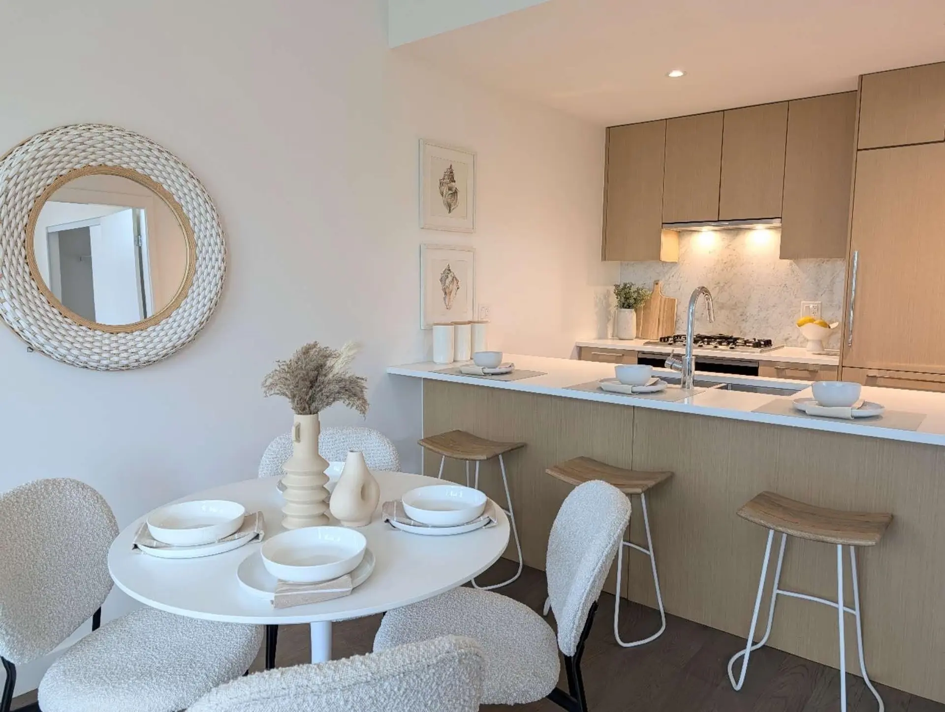 #302 5383 Cambie Street - Image 3