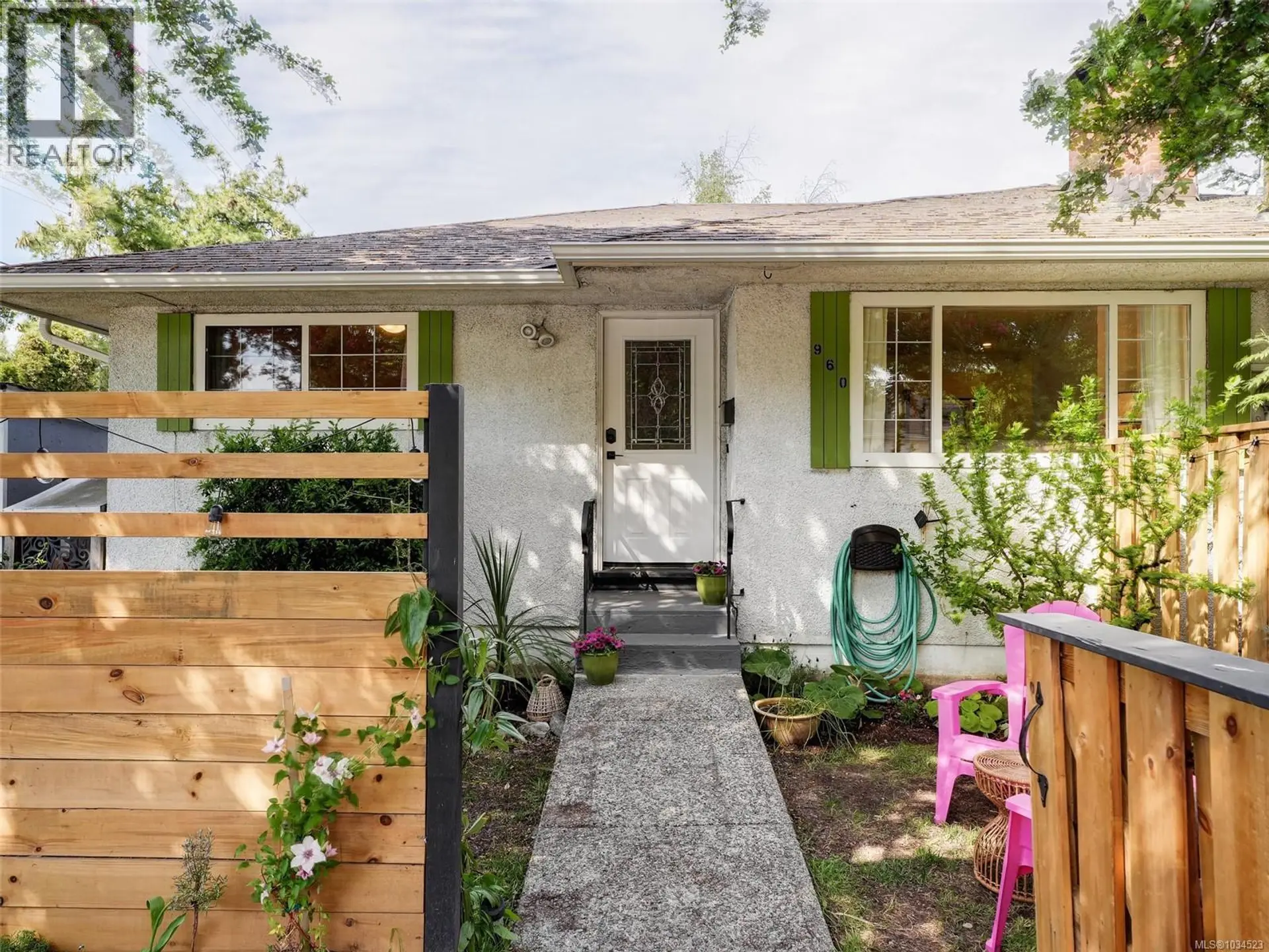 Property at 960 Selkirk Ave, Esquimalt, BC