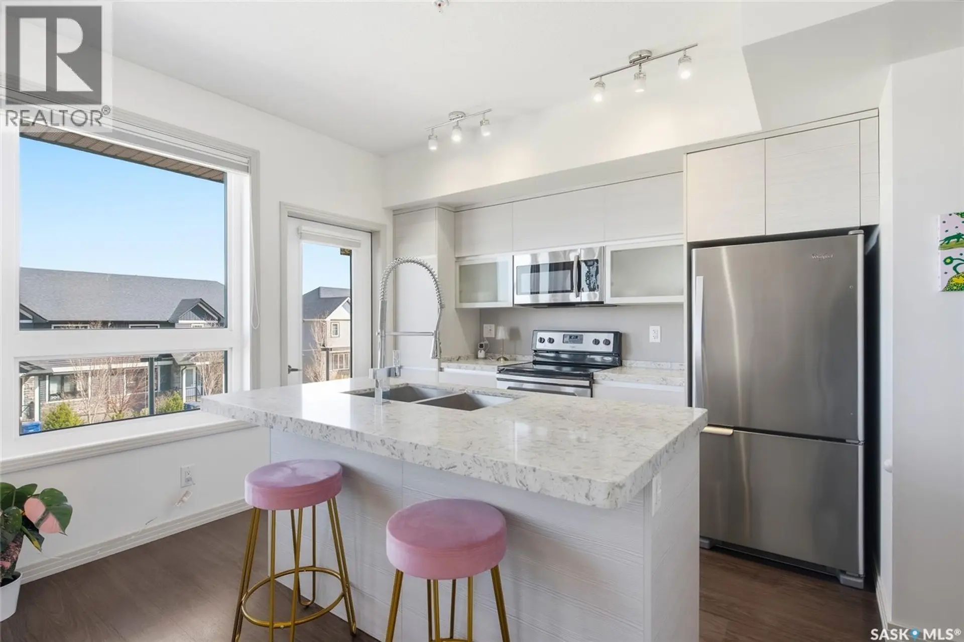 #218 223 Evergreen SQUARE - Image 1