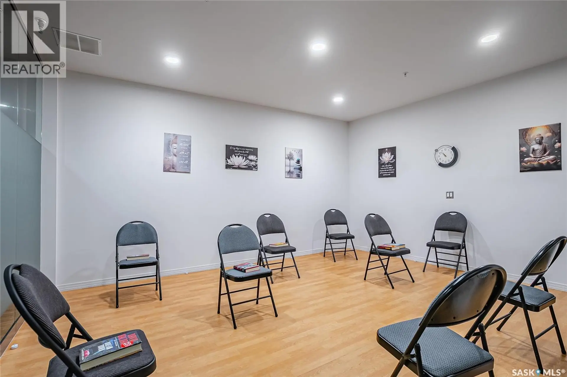 #218 223 Evergreen SQUARE - Image 15