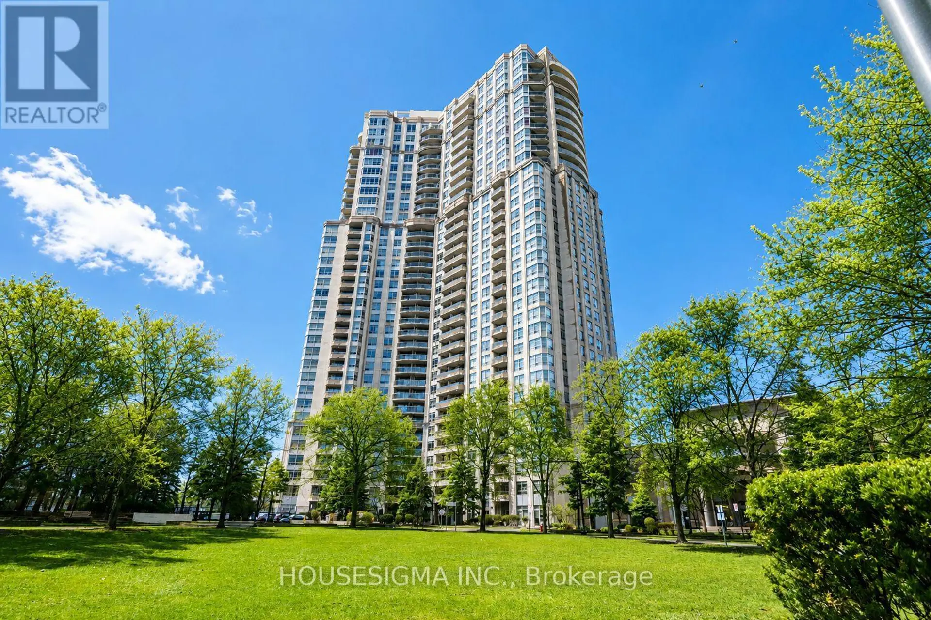 #513 35 KINGSBRIDGE GARDEN CIRCLE - Image 1