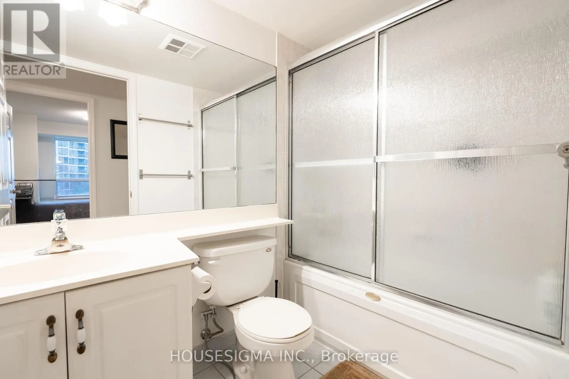 #513 35 KINGSBRIDGE GARDEN CIRCLE - Image 12