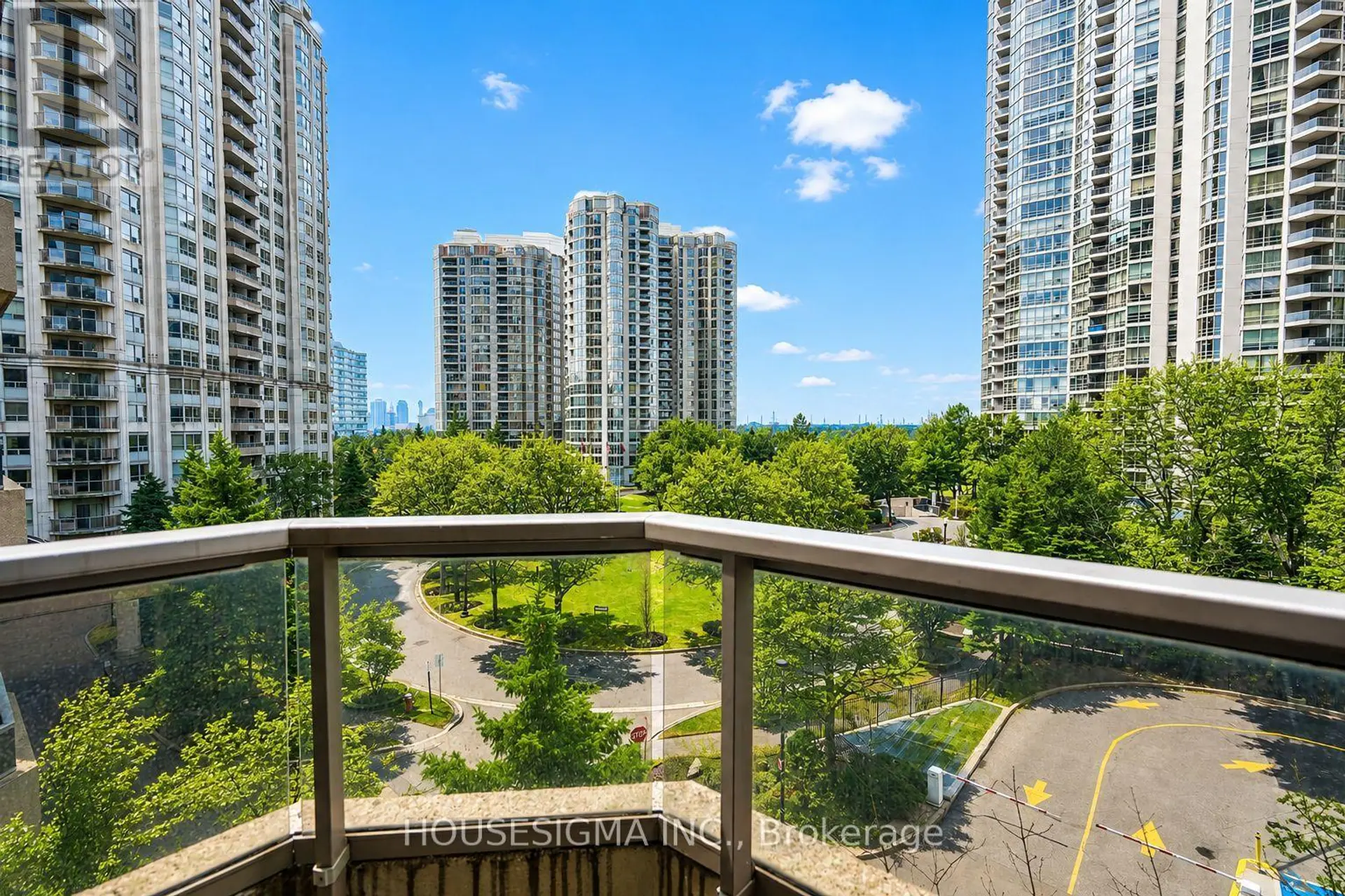 #513 35 KINGSBRIDGE GARDEN CIRCLE - Image 13