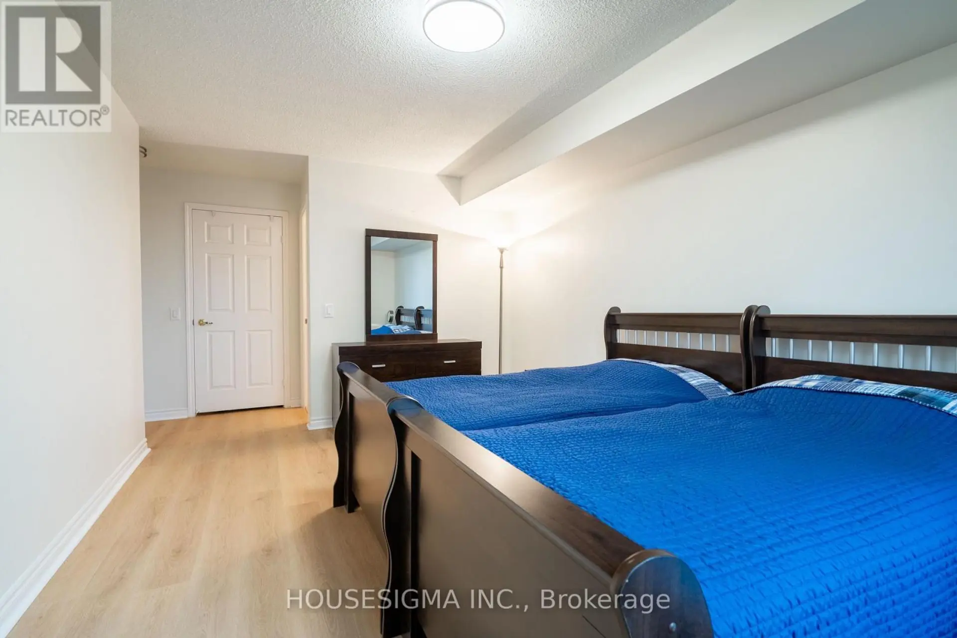 #513 35 KINGSBRIDGE GARDEN CIRCLE - Image 8