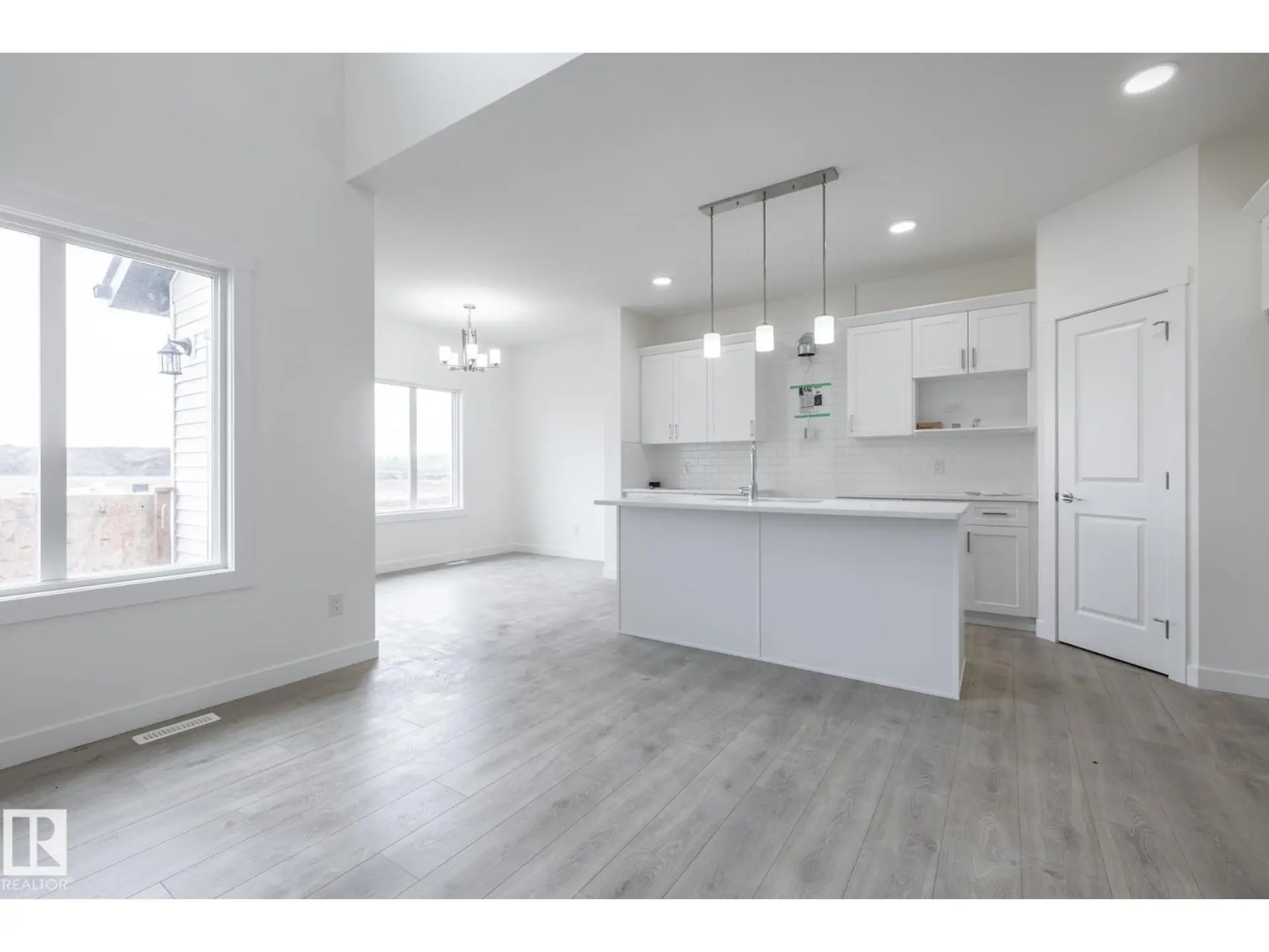 319 157 AV NE - Image 2