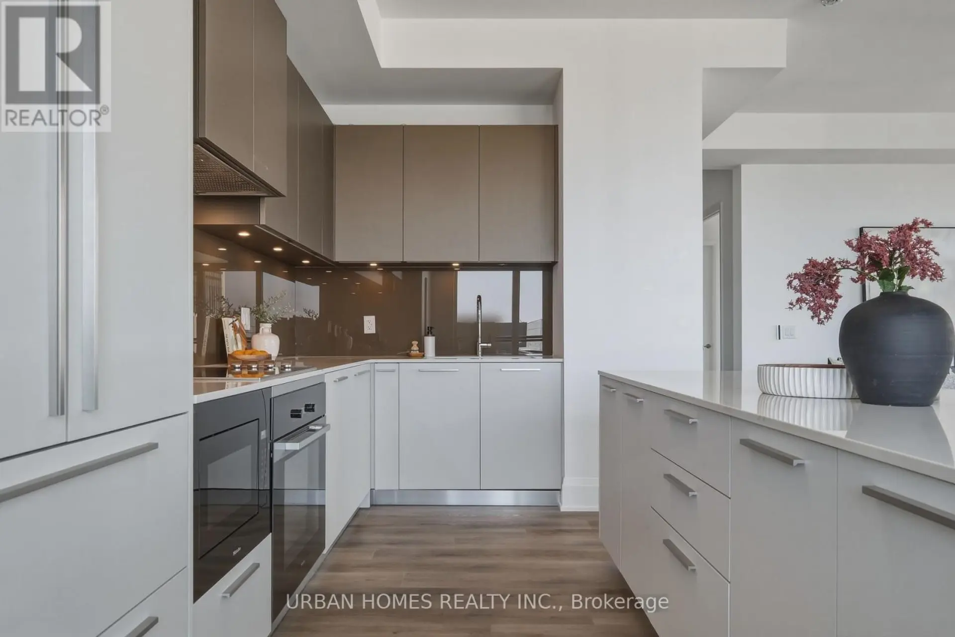 #3601 65 BROADWAY AVENUE - Image 4