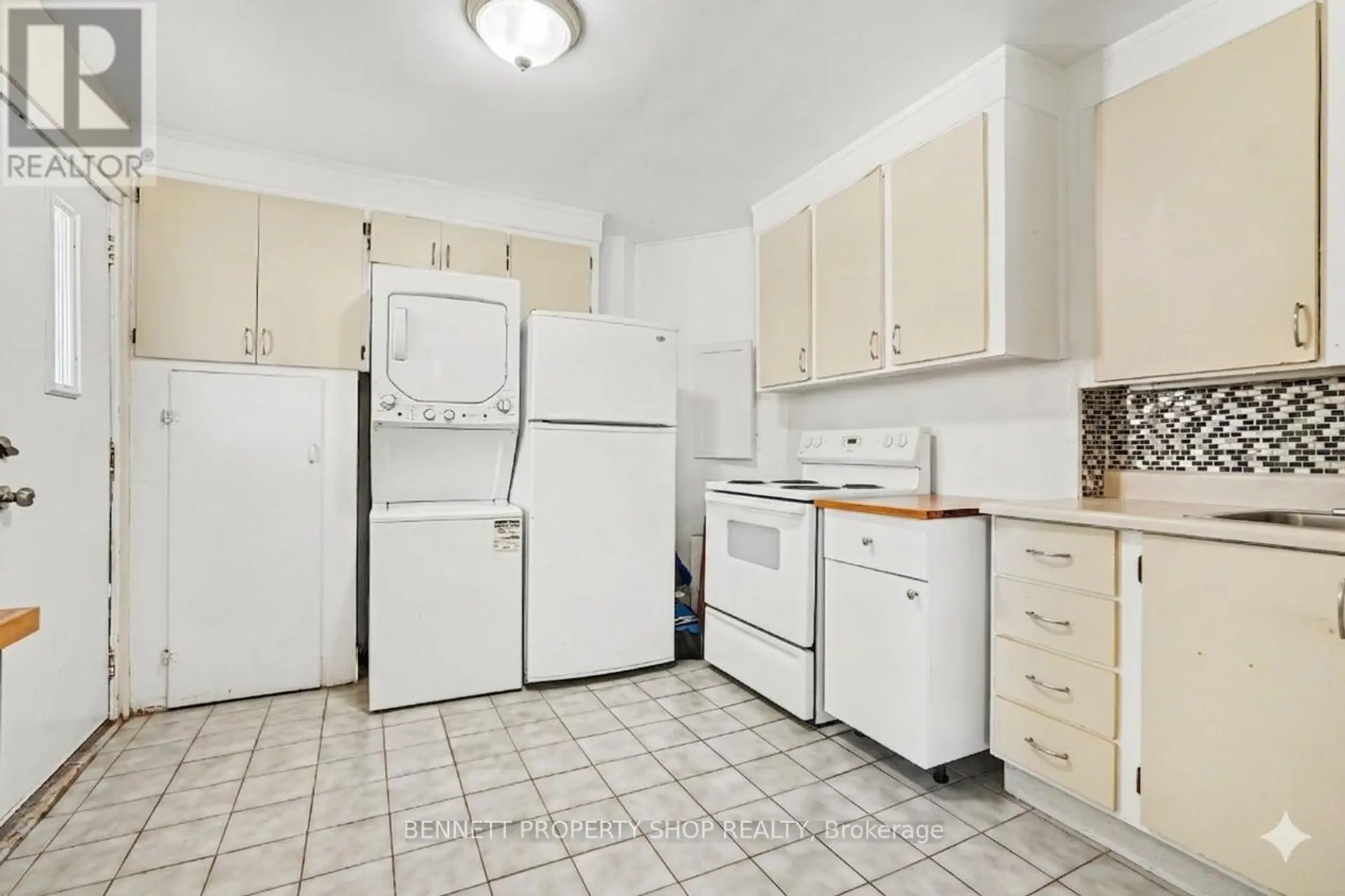 136 GLENORA STREET - Image 8