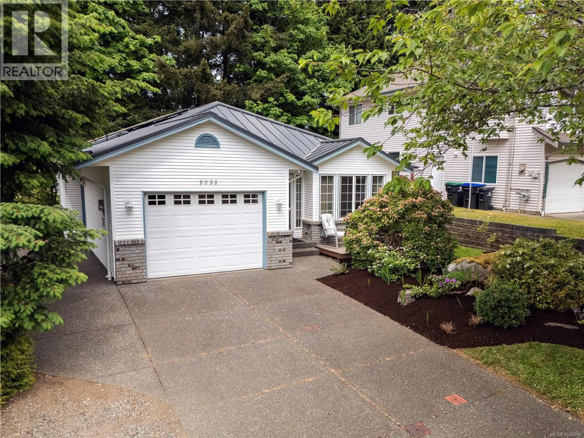 Property at 2028 Anna Pl, Courtenay, BC