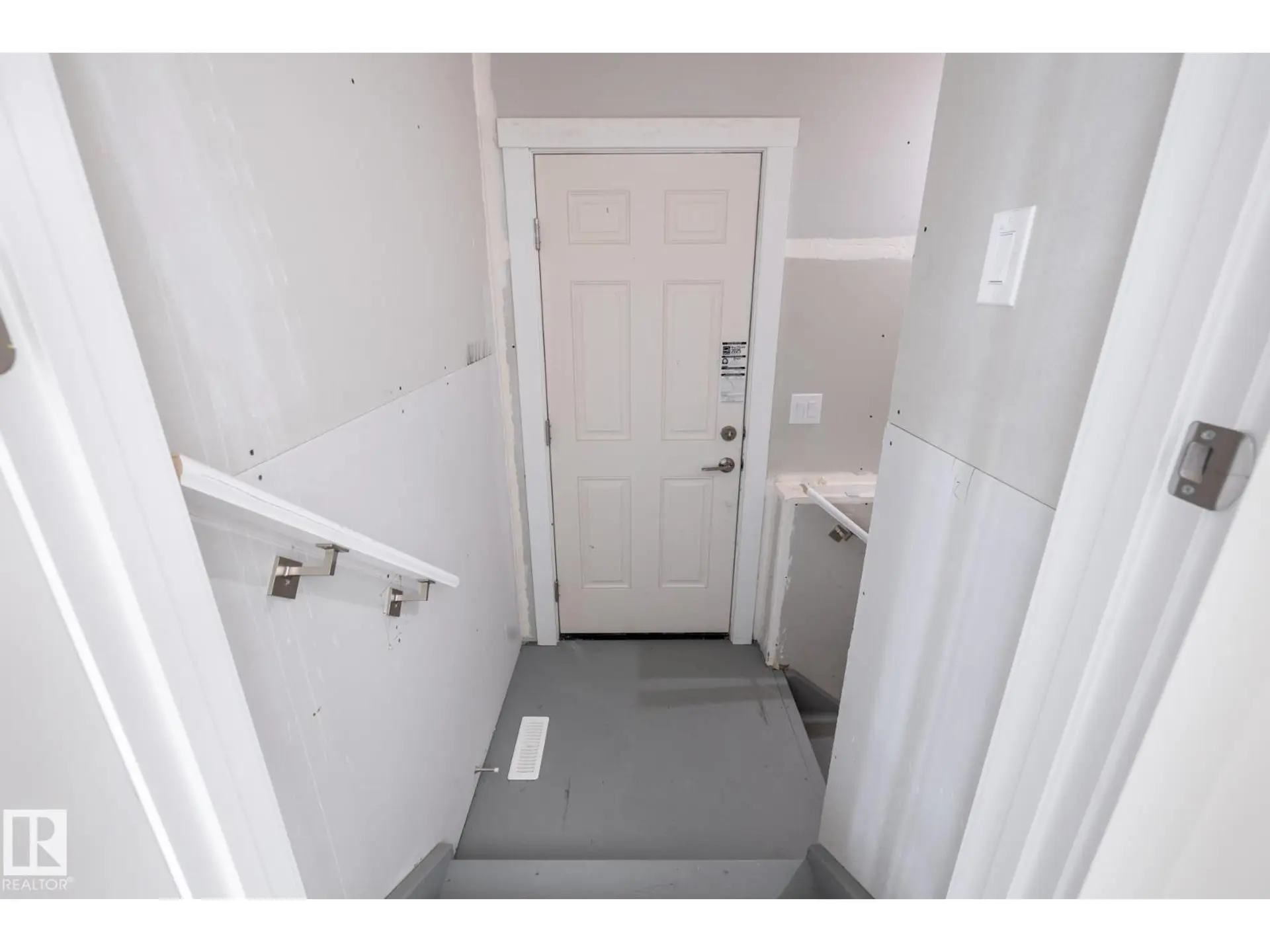 15643 2 ST NE - Image 3