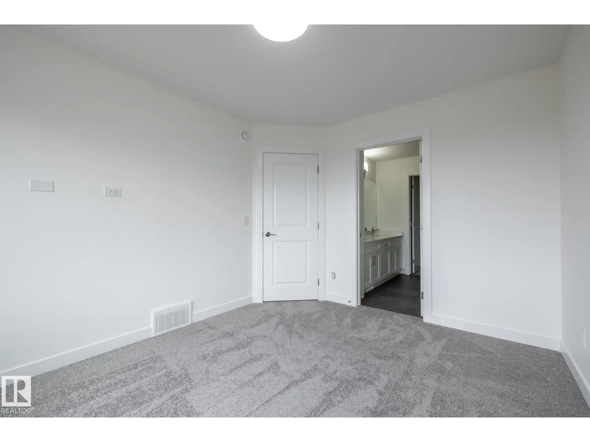 15643 2 ST NE - Image 11