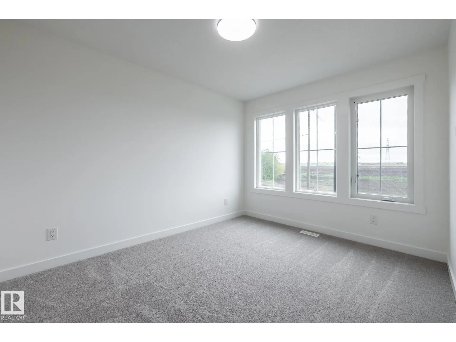 15643 2 ST NE - Image 10