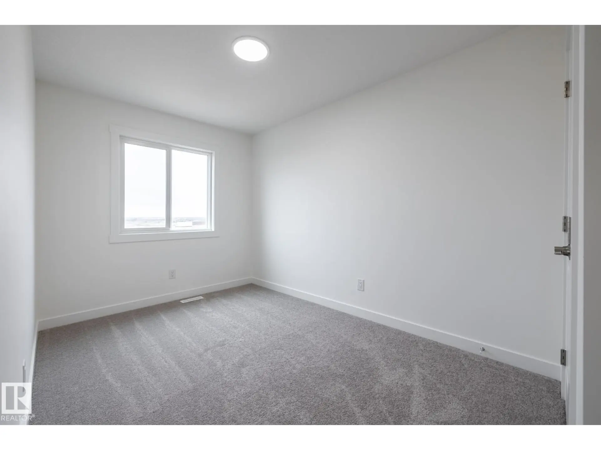 15643 2 ST NE - Image 13