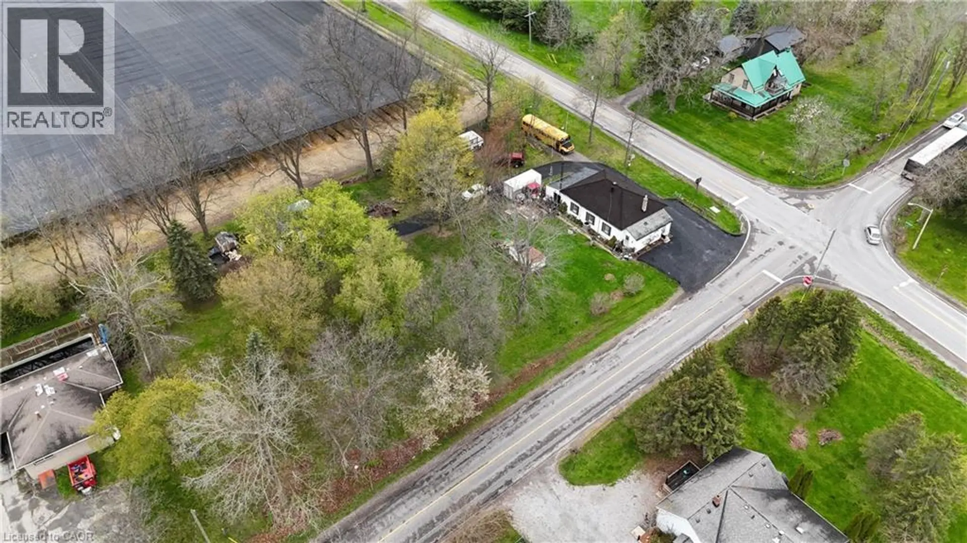 740 HILLCREST Road - Image 14