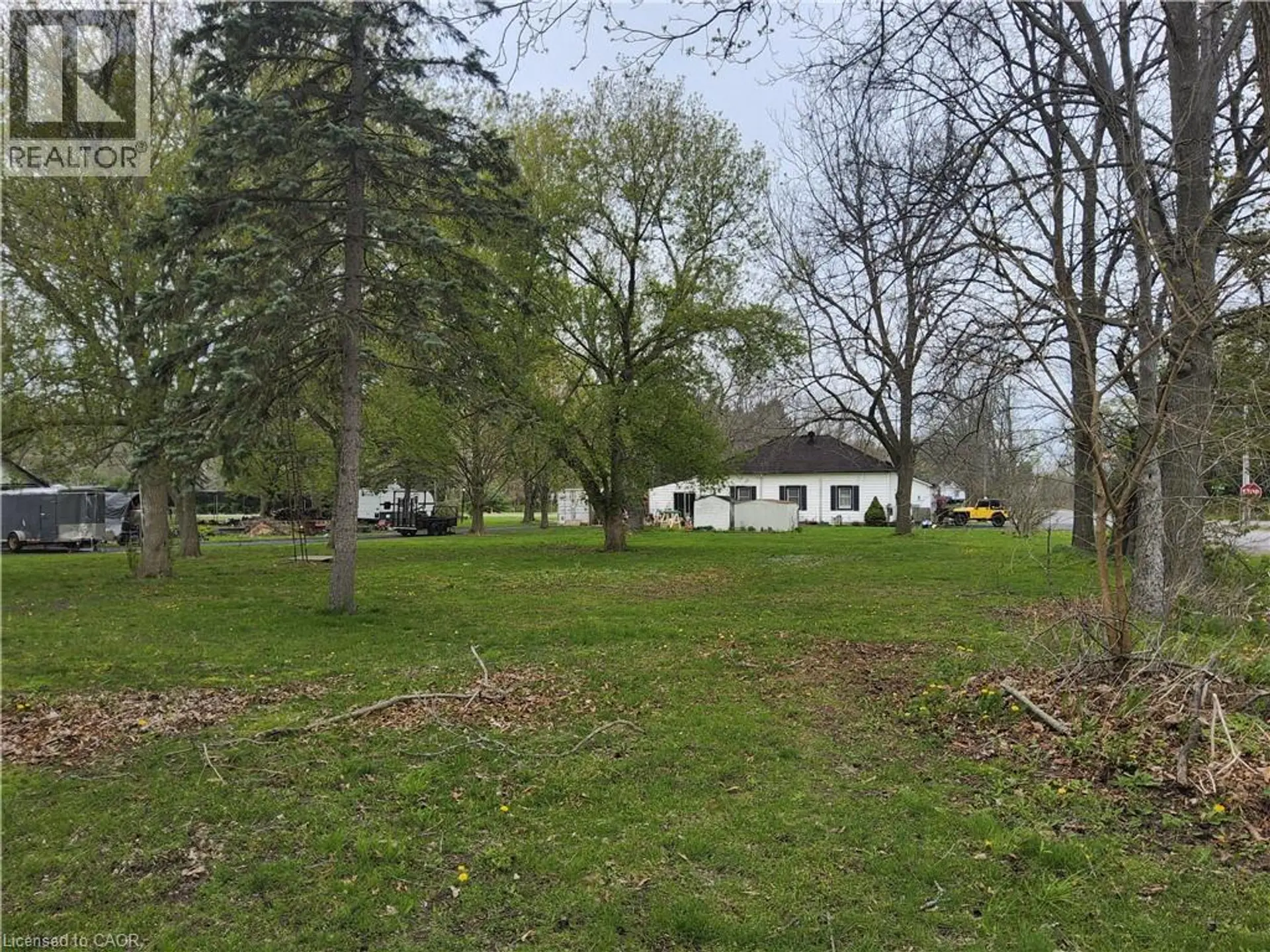 740 HILLCREST Road - Image 2