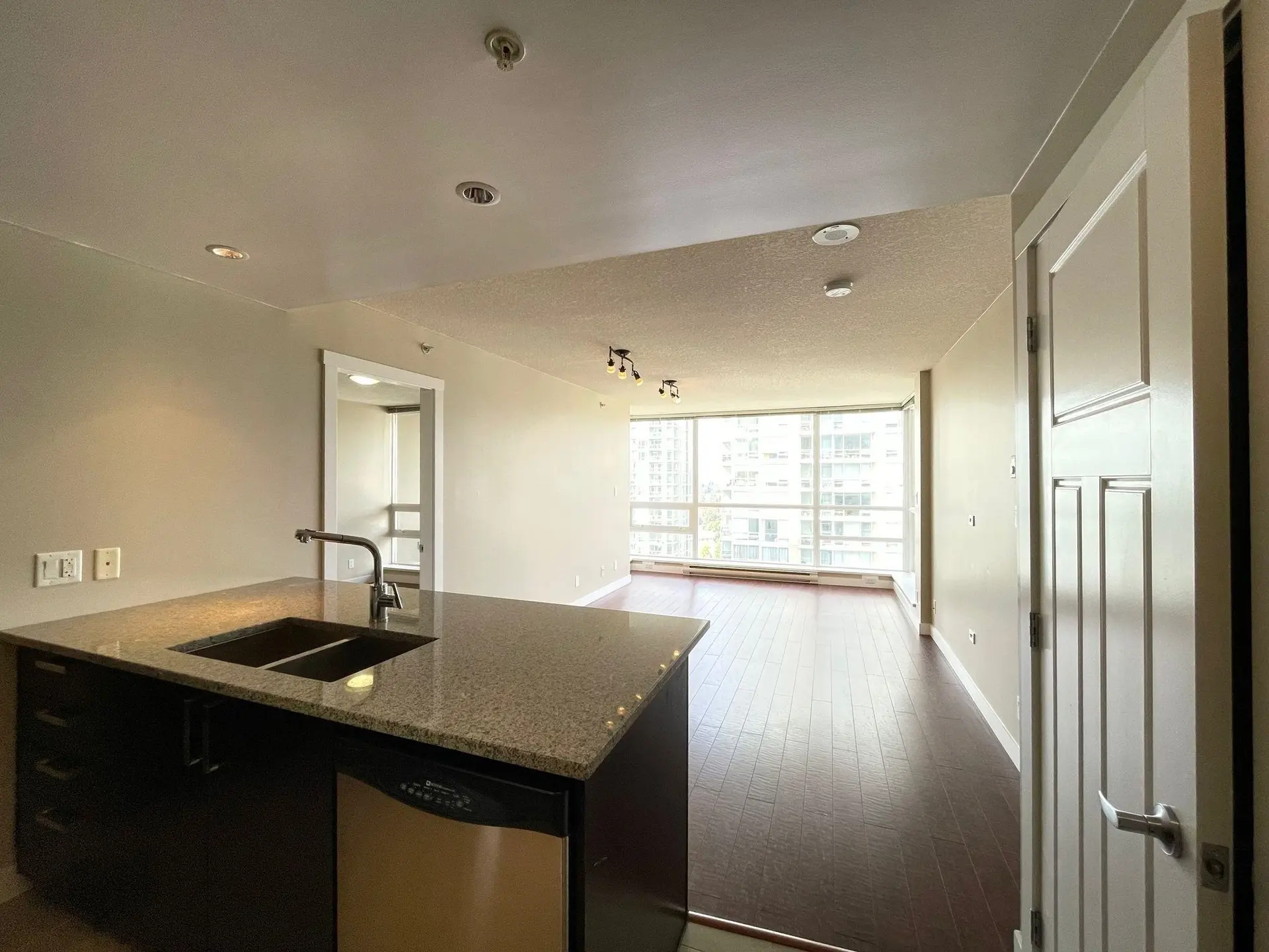 #2607 2978 Glen Drive - Image 7