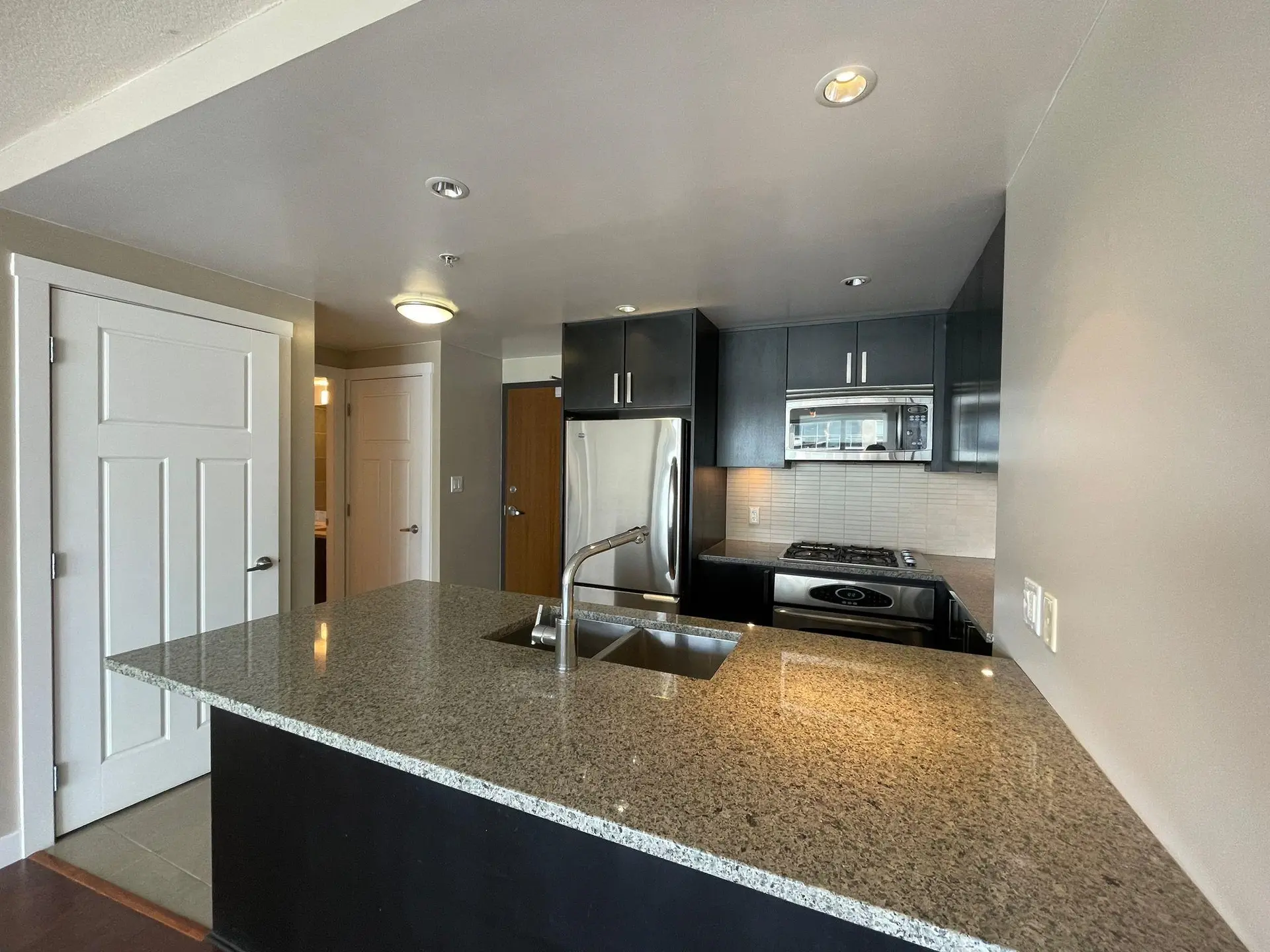 #2607 2978 Glen Drive - Image 9