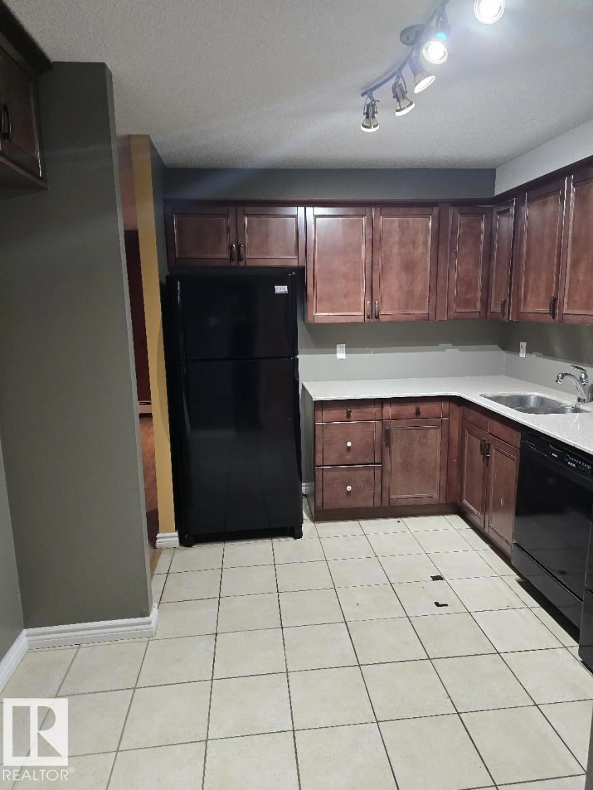 #601 9929 113 ST NW - Image 2