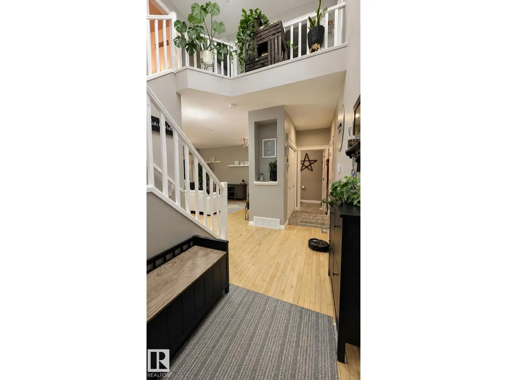 221 HENDERSON LI - Image 4