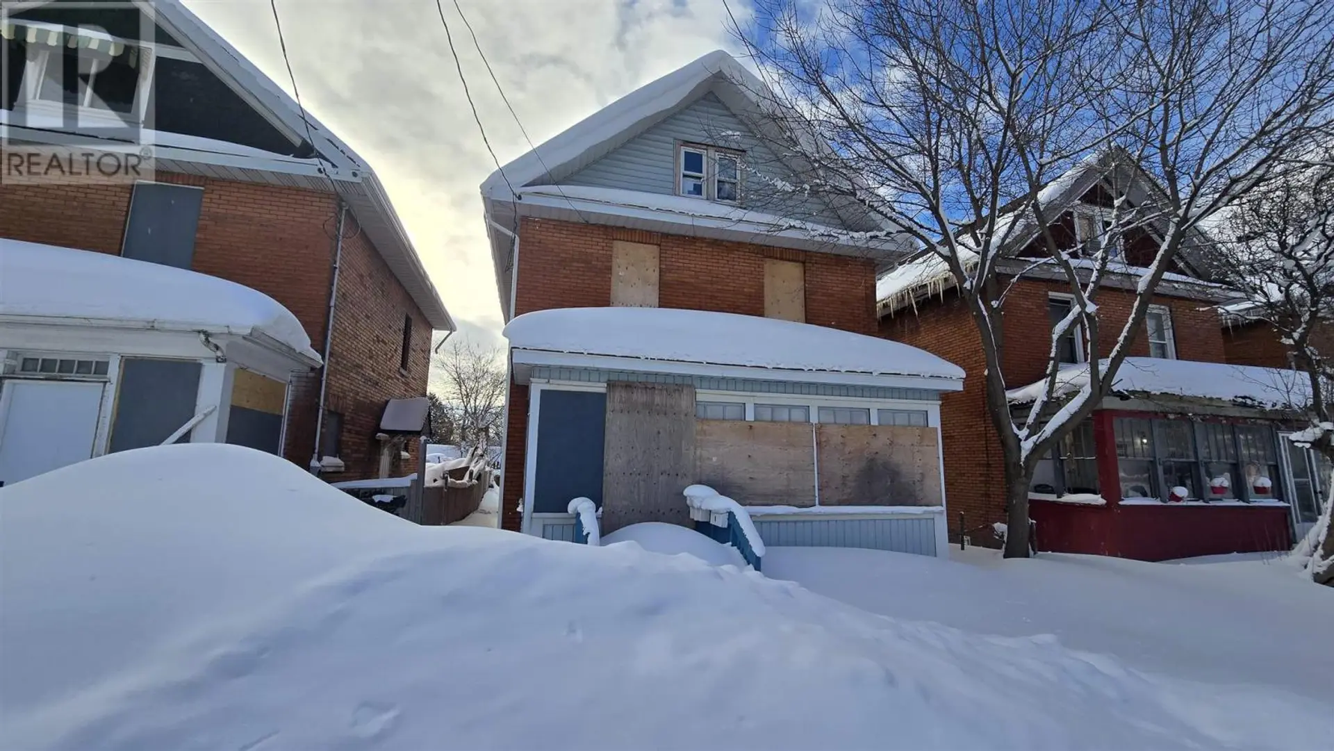 159 Wellington ST E - Image 2