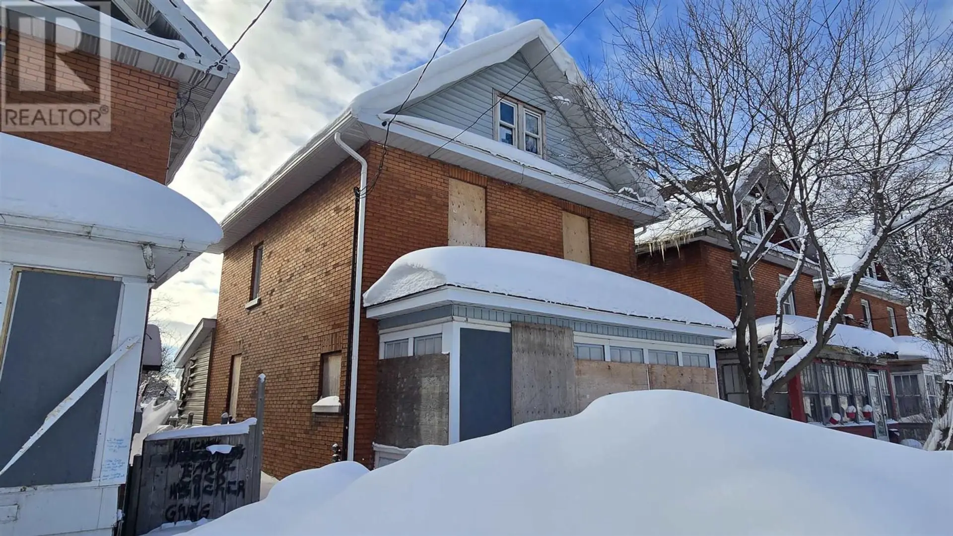 159 Wellington ST E - Image 3