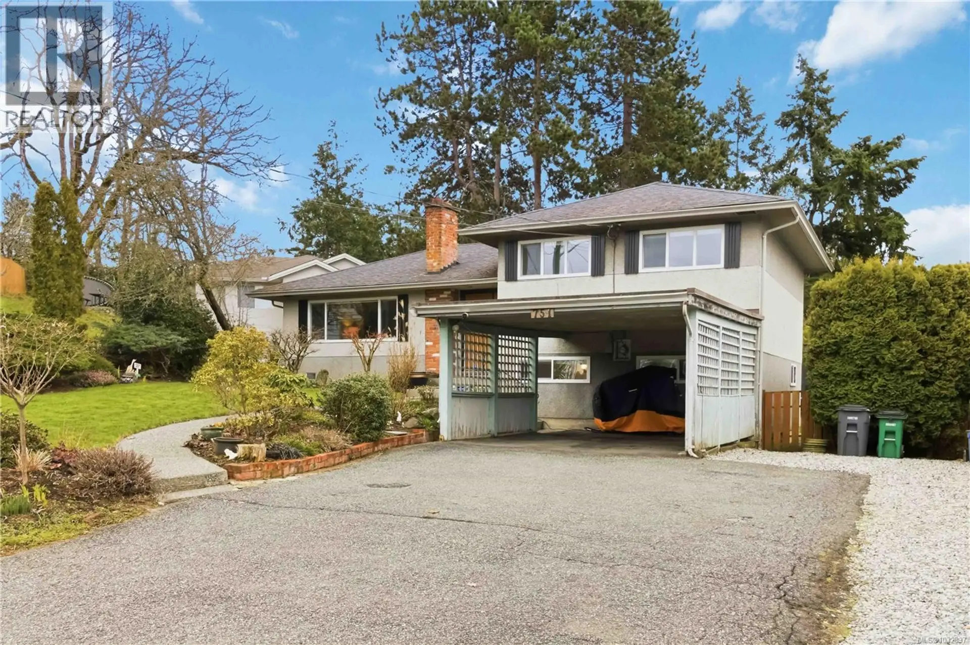 Property at 751 Cameo St, Saanich, BC