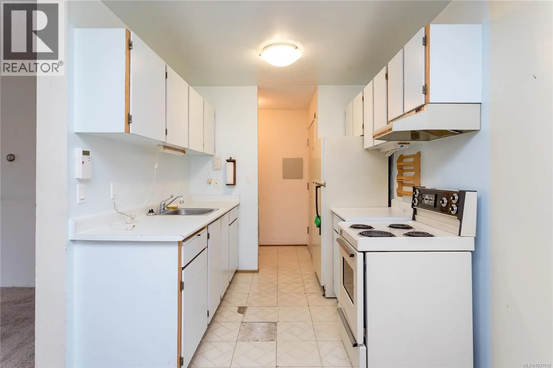 #409 3255 Glasgow Ave - Image 2