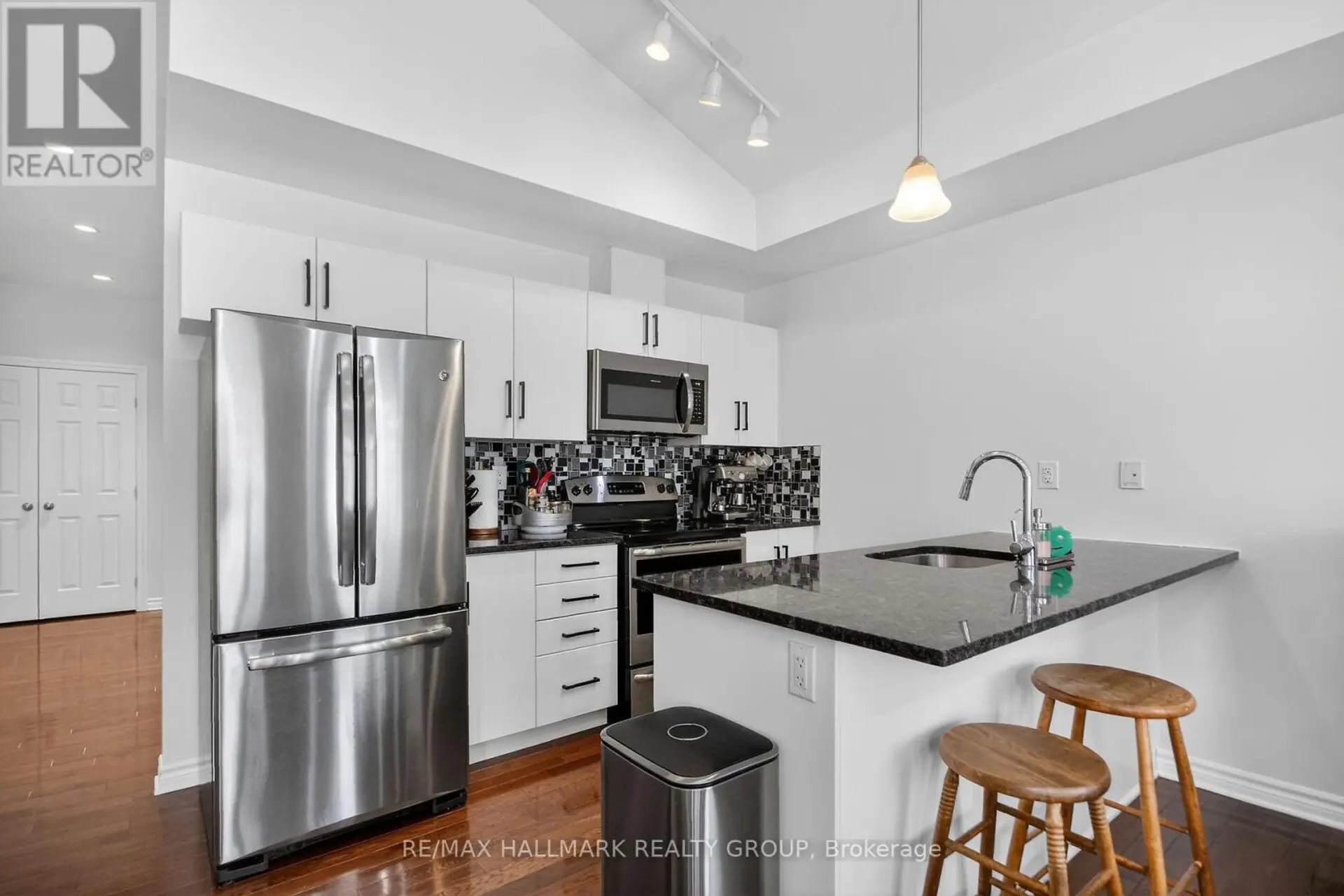 #UNIT F 849 BLACKCOMB PRIVATE - Image 6