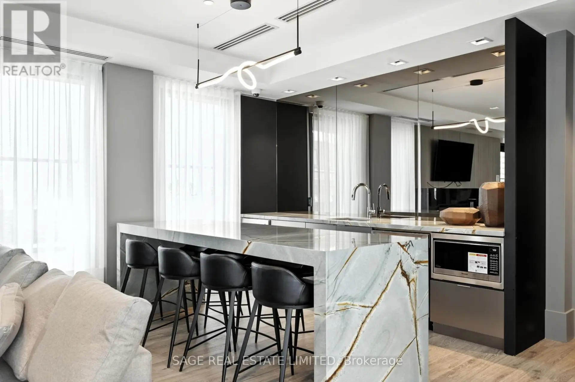 #206 863 ST CLAIR AVENUE W - Image 13
