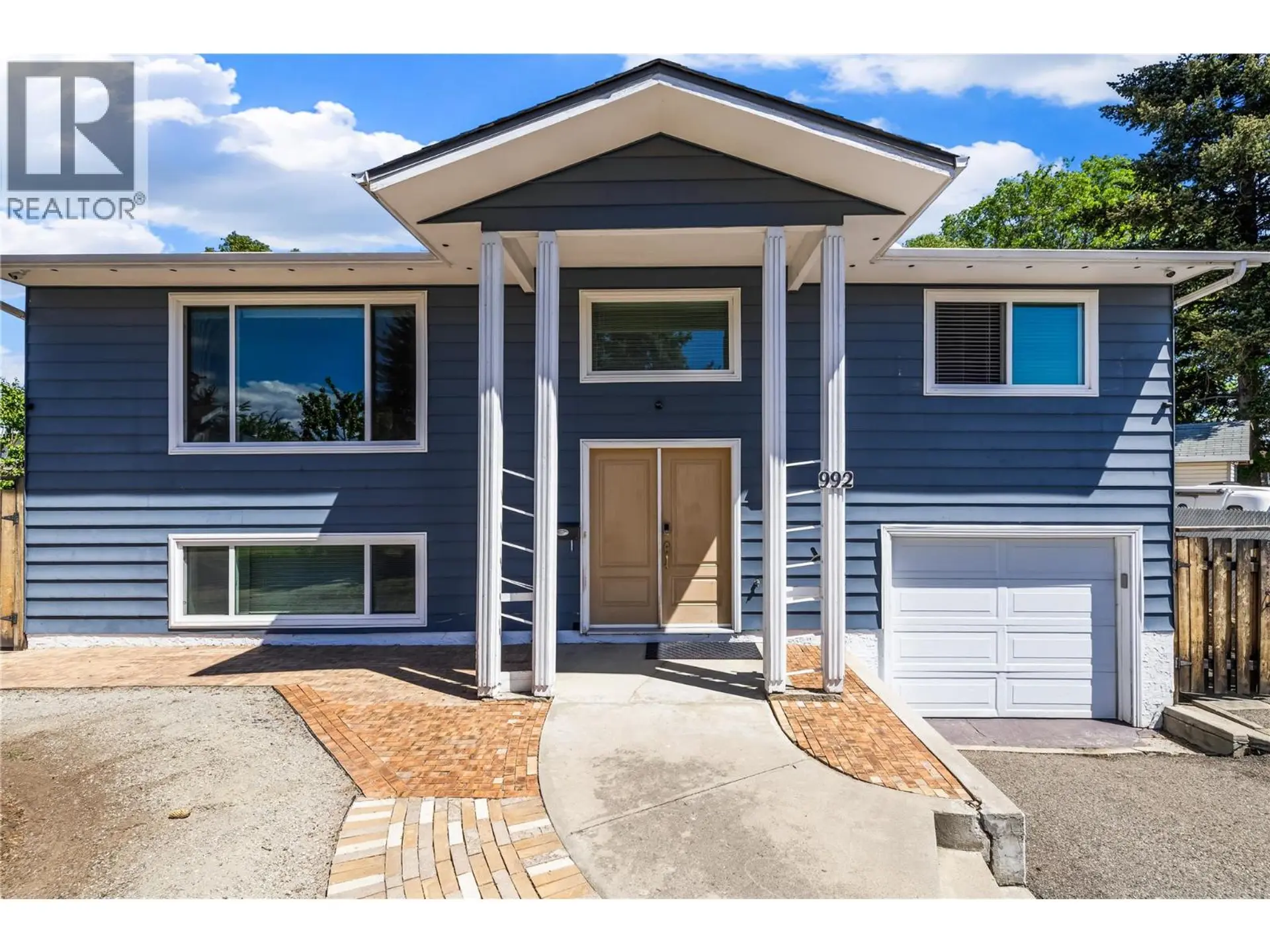 Property at 992 Grenfell Court, Kelowna, BC