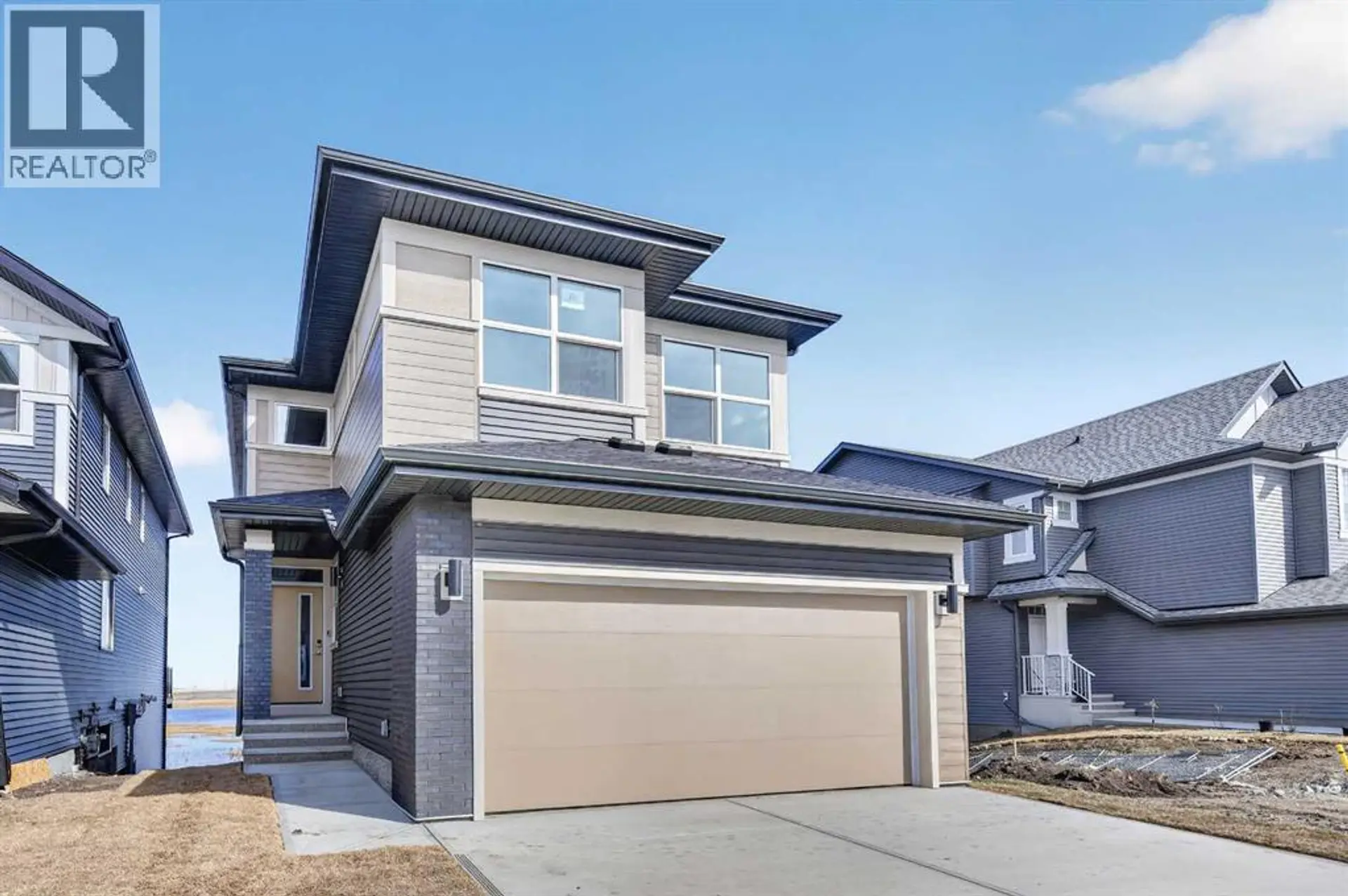 211 Corner Glen Crescent NE - Image 1