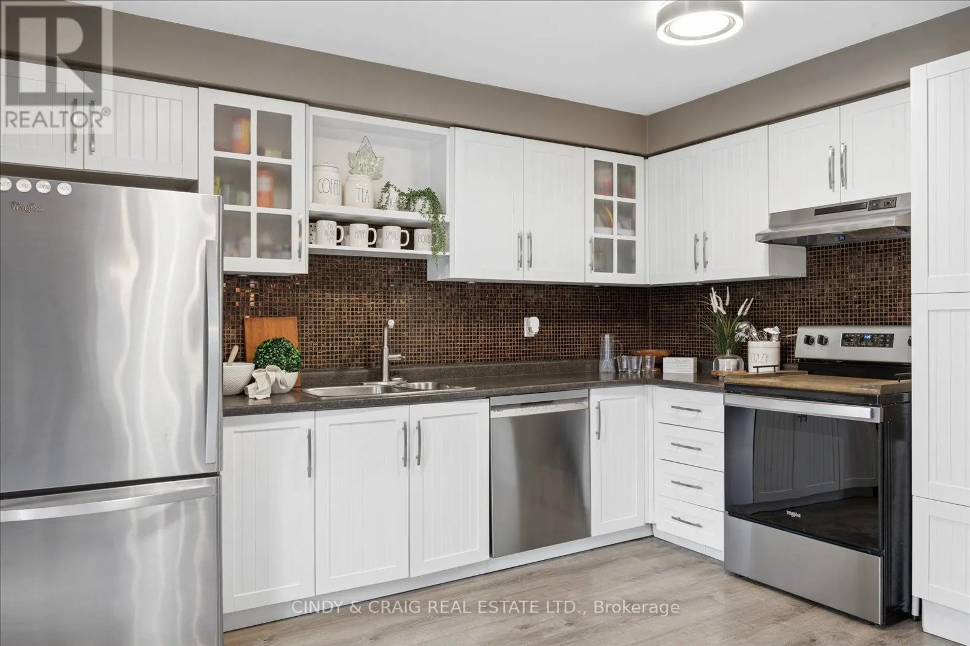 31 HILLHURST CRESCENT - Image 4