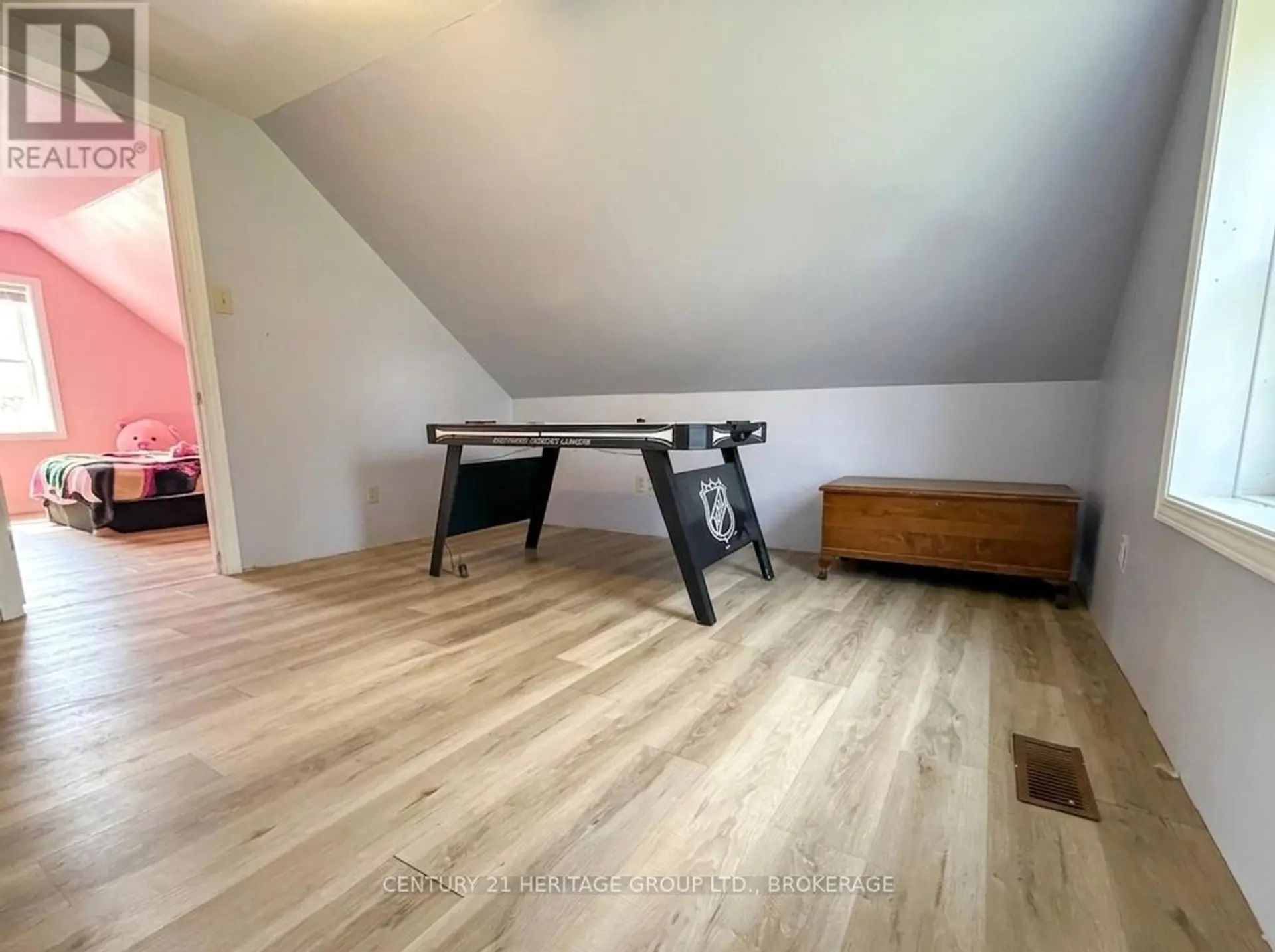 4 WATER STREET - Image 4