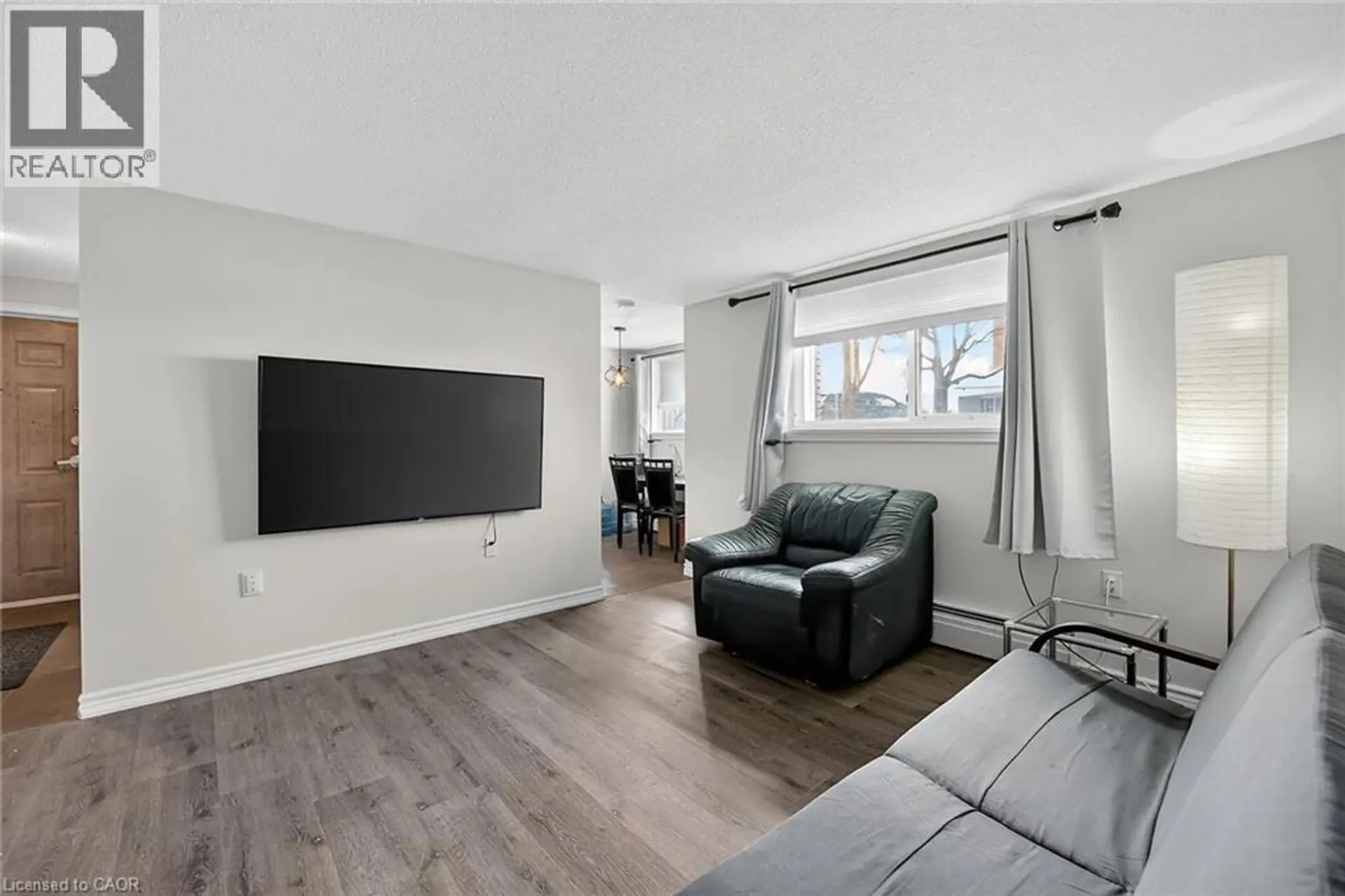 #1 37 CONROY Crescent - Image 4