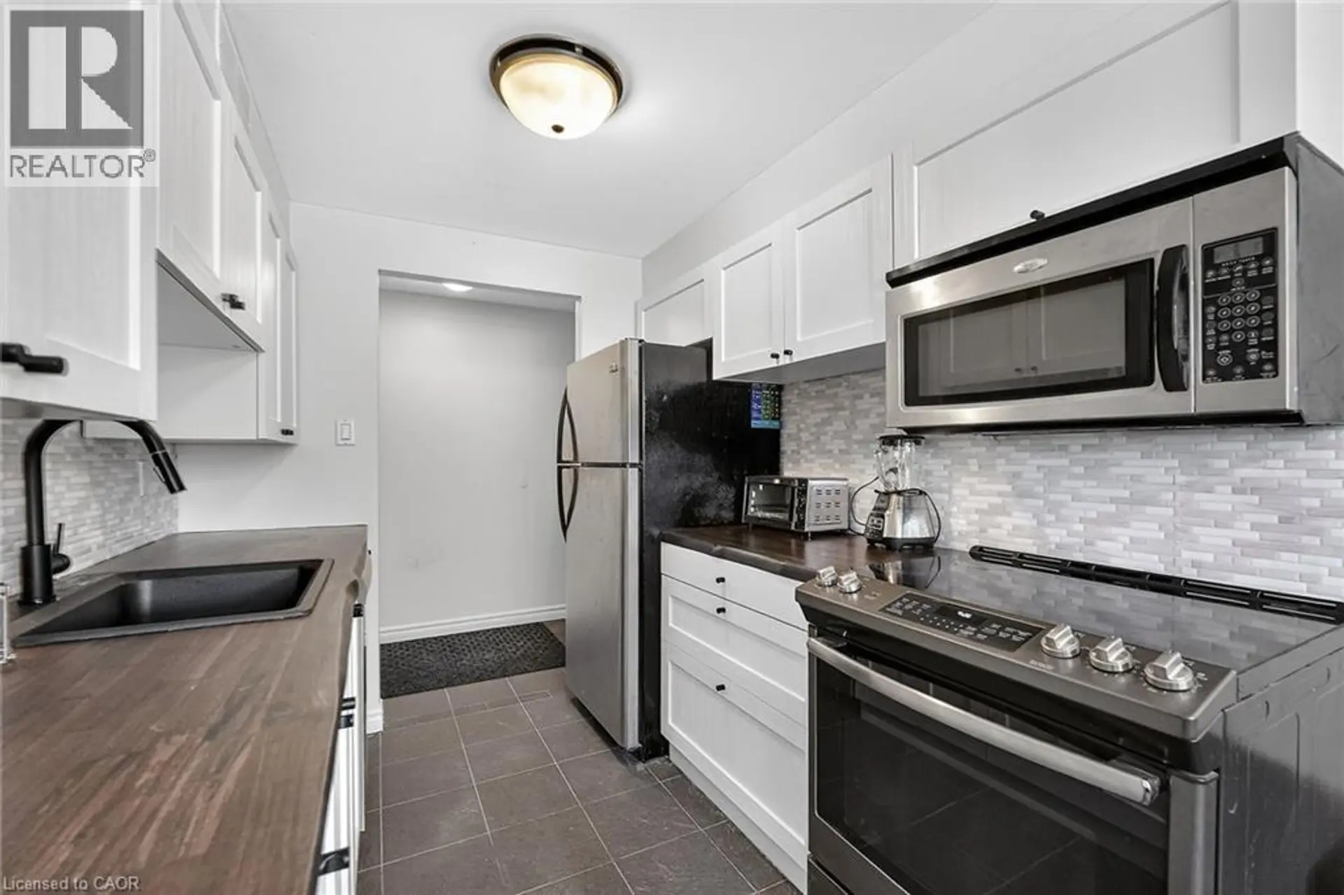 #1 37 CONROY Crescent - Image 7