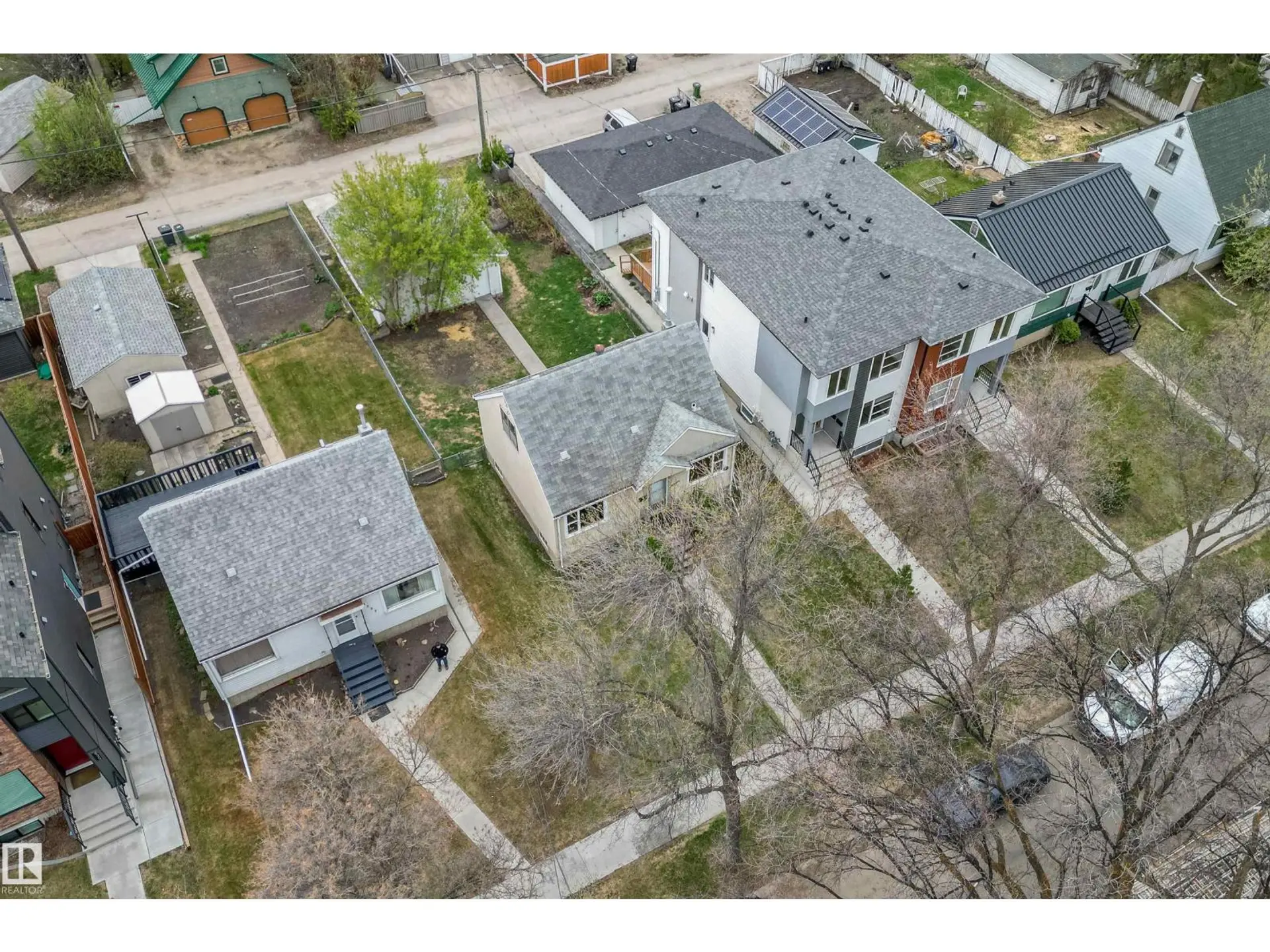 8331 81 AV NW - Image 2