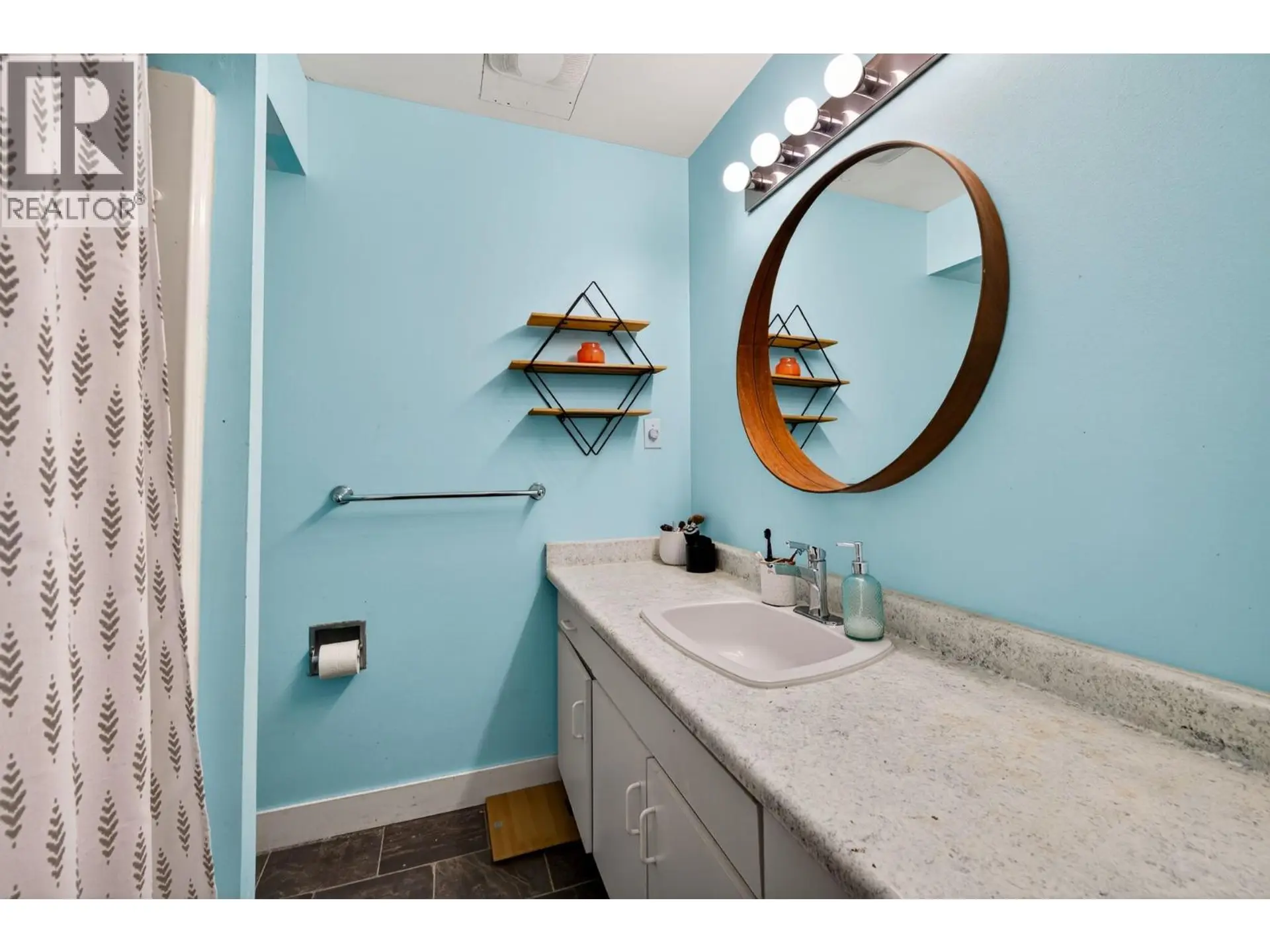 #9 250 Pemberton Terrace - Image 16