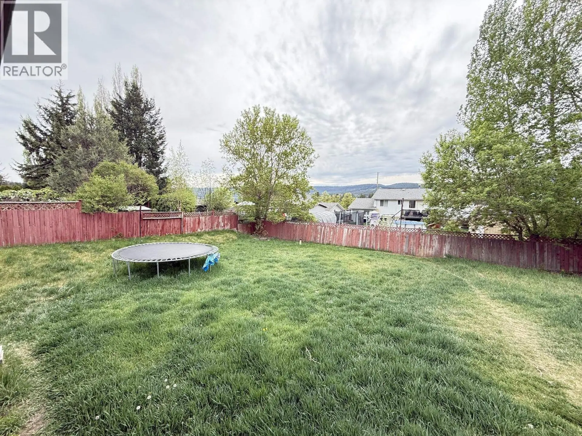 1055 N NINTH AVENUE - Image 20