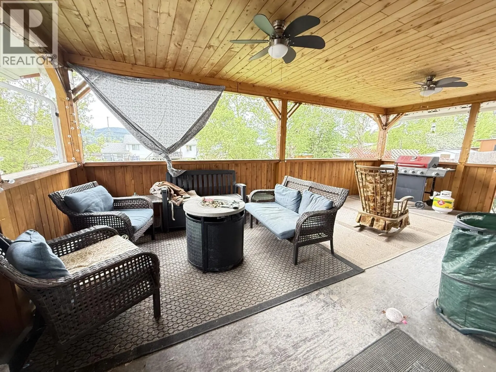 1055 N NINTH AVENUE - Image 17