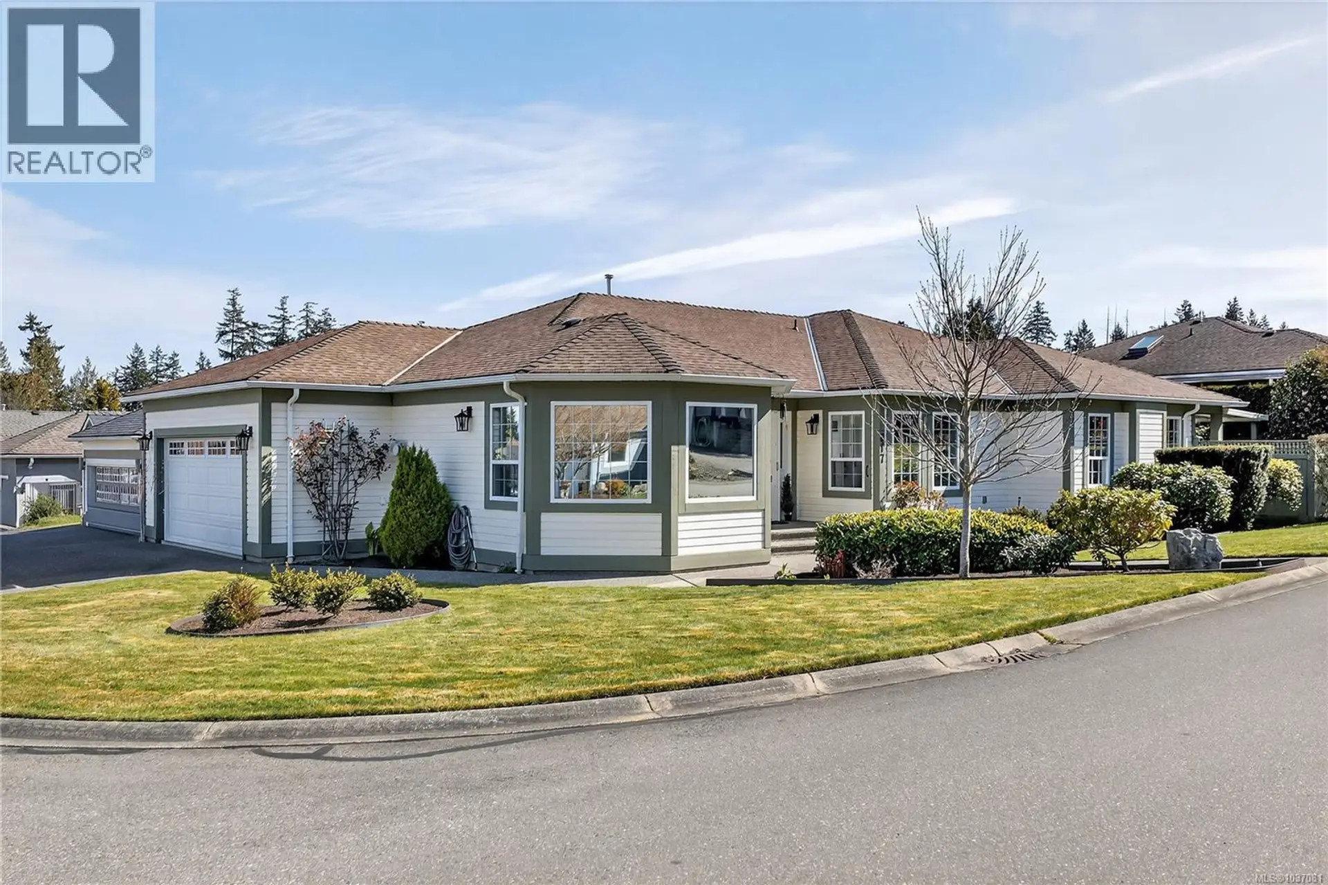 Property at 617 Windward Way, Qualicum Beach, BC