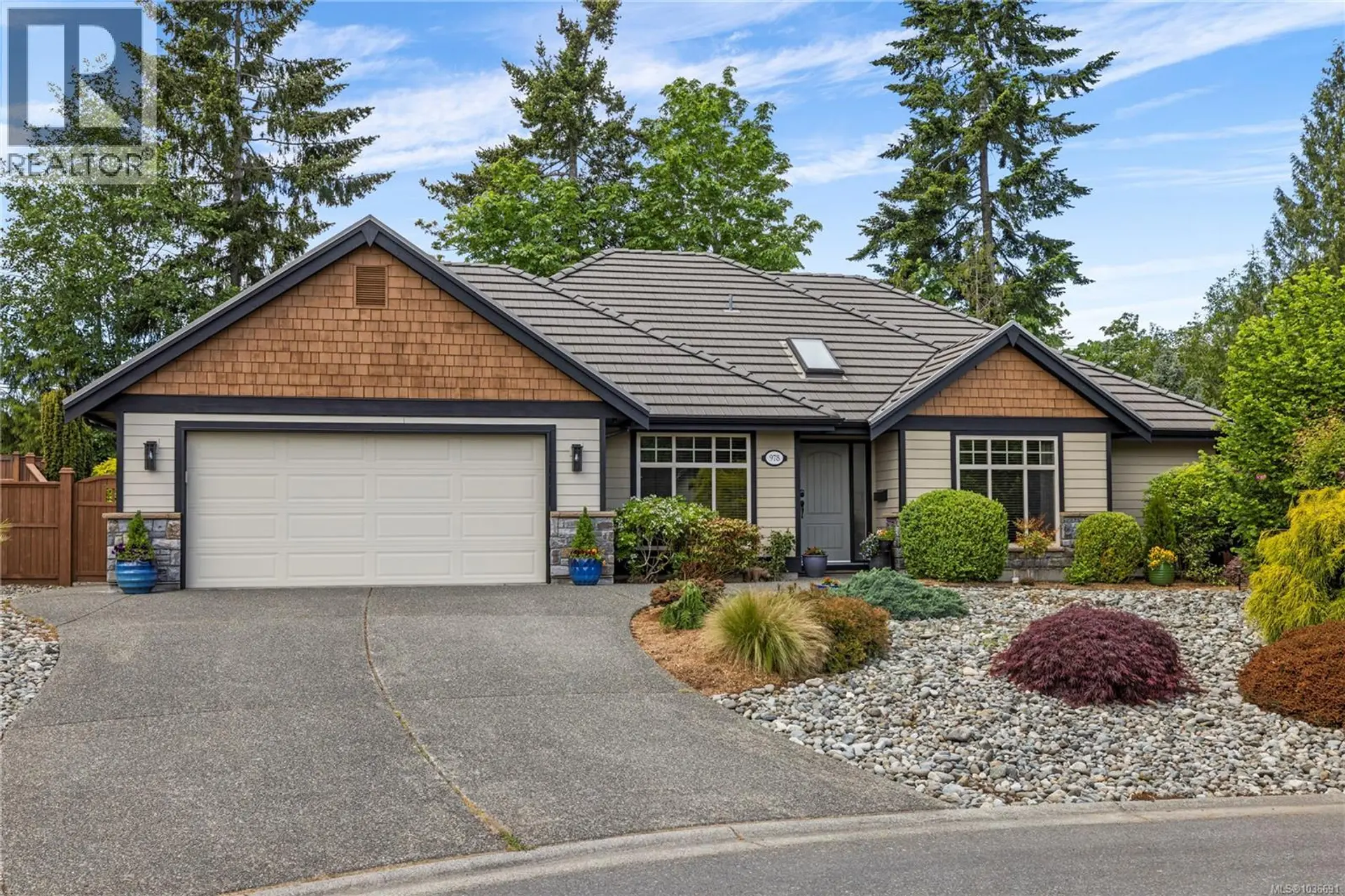 Property at 978 Cantebury Pl, Qualicum Beach, BC