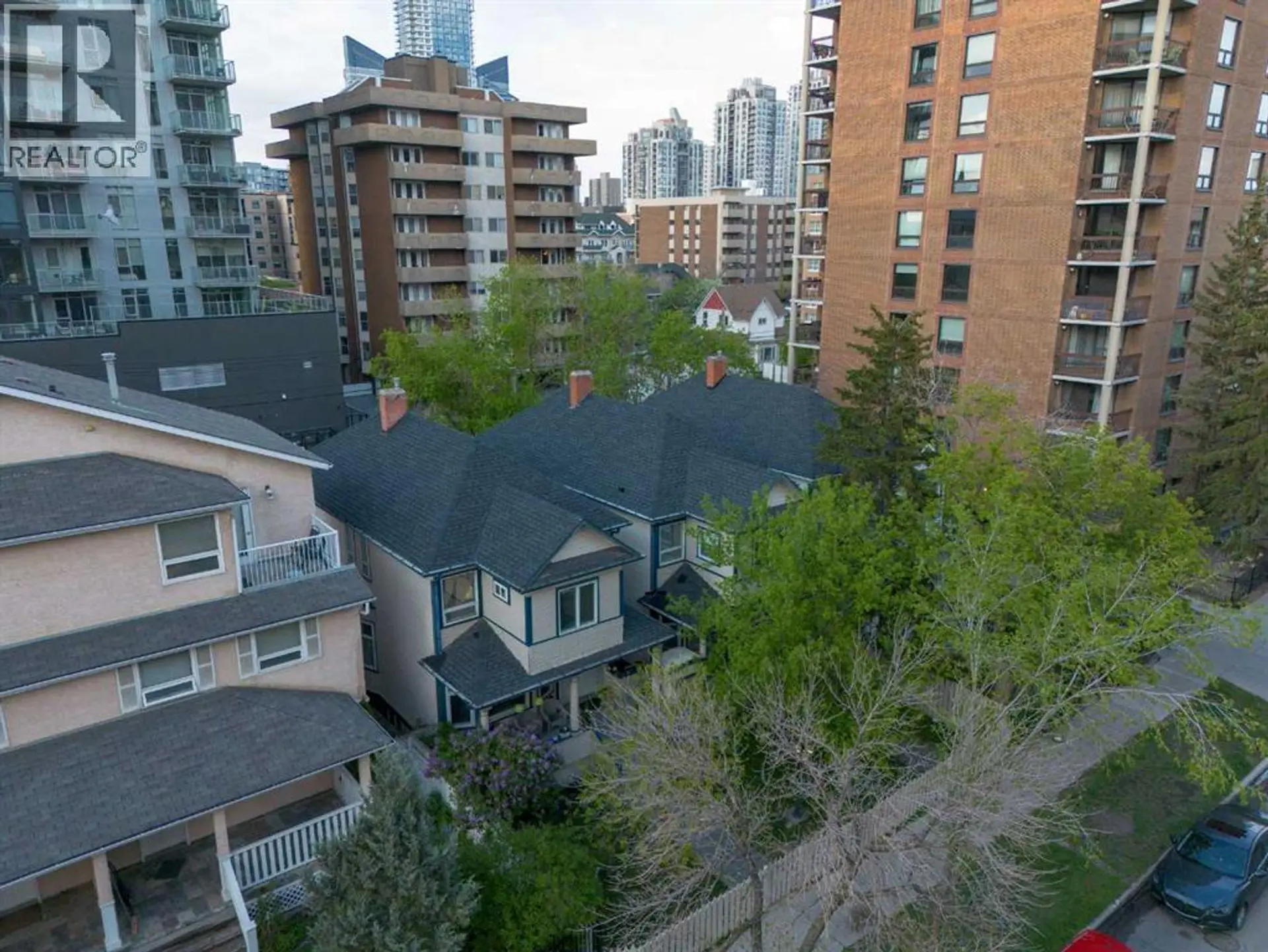 Property at 1318 15 Avenue SW, Calgary, AB