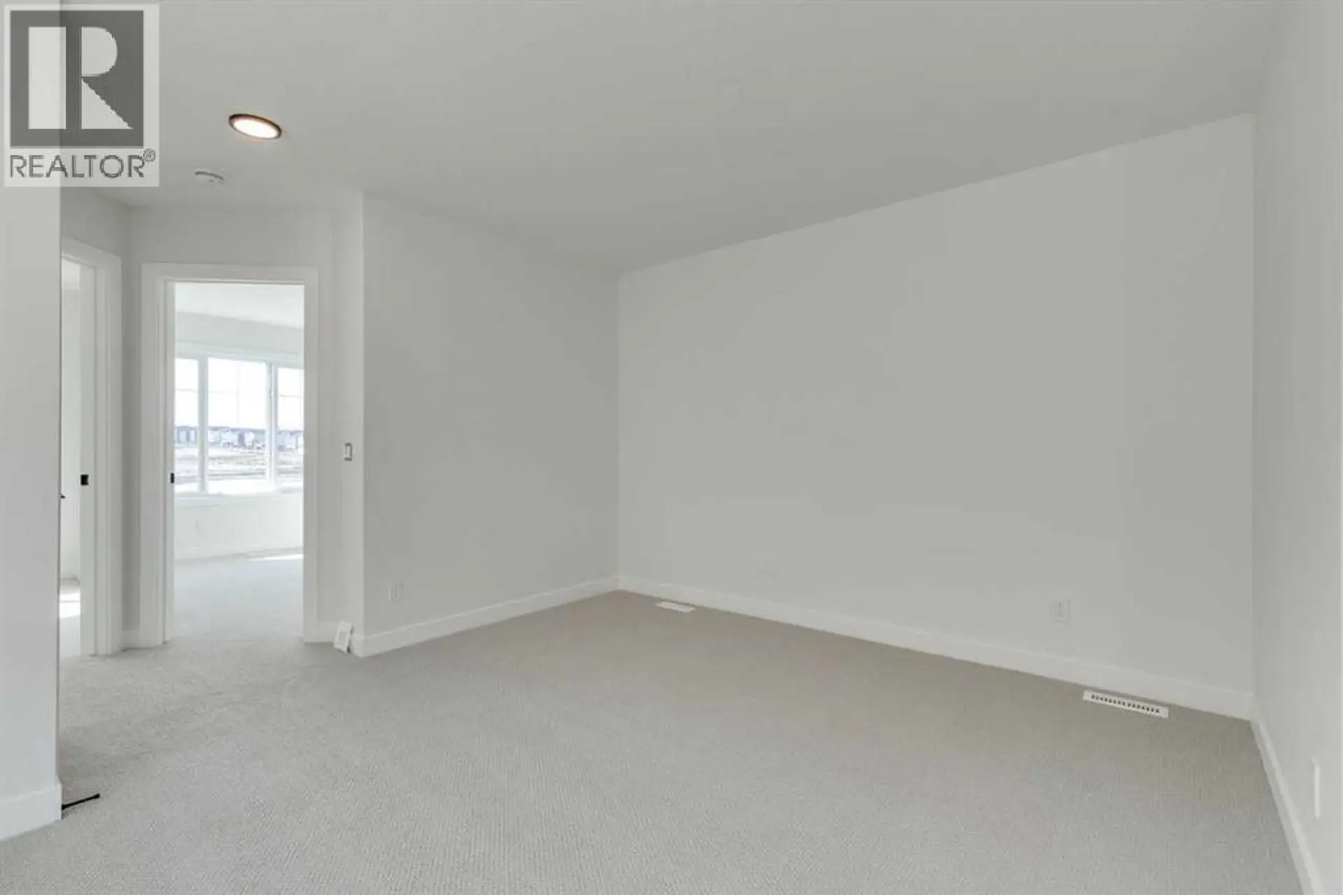 182 Lanark Gate SE - Image 6