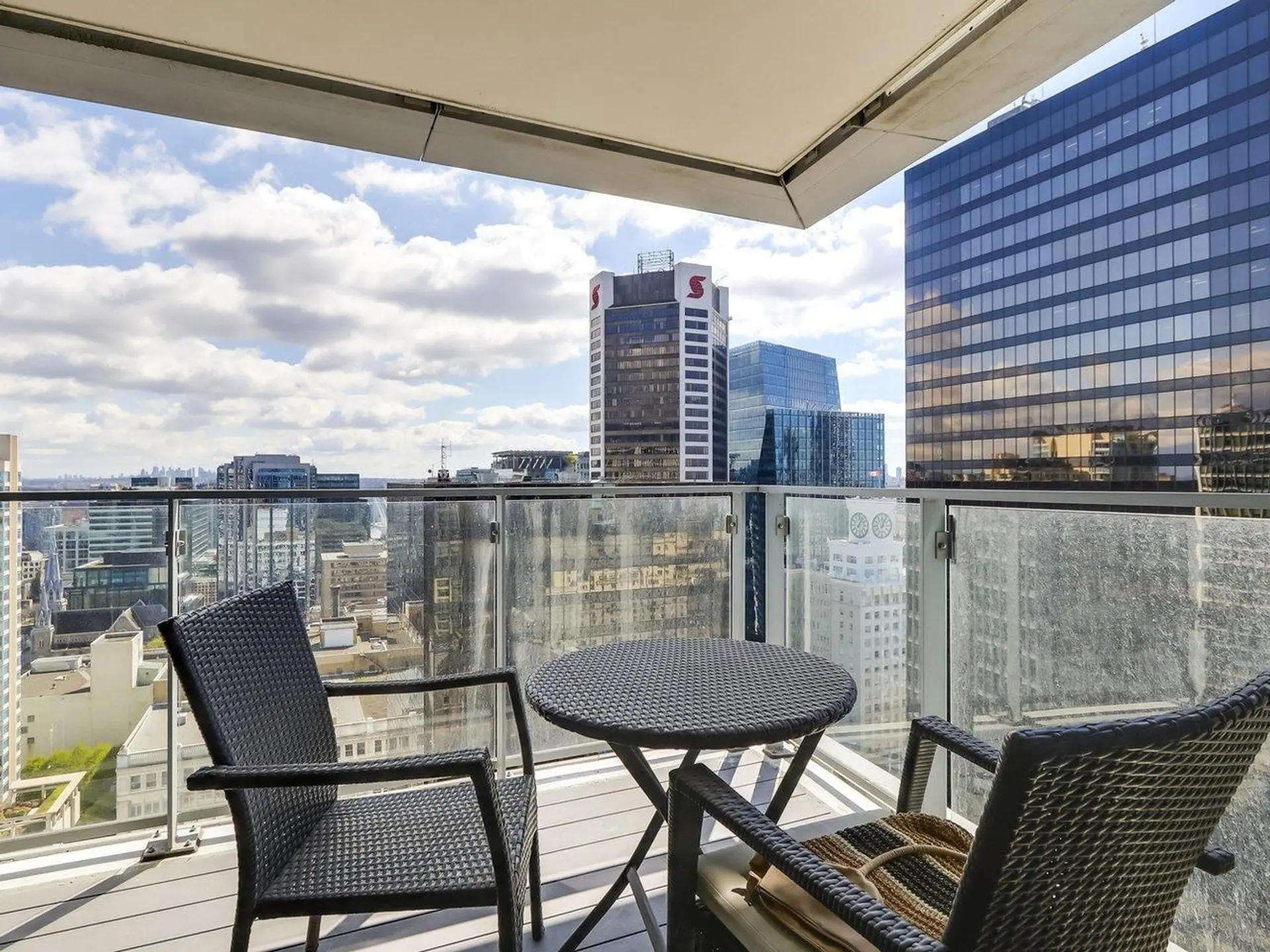 #2605 667 Howe Street - Image 9