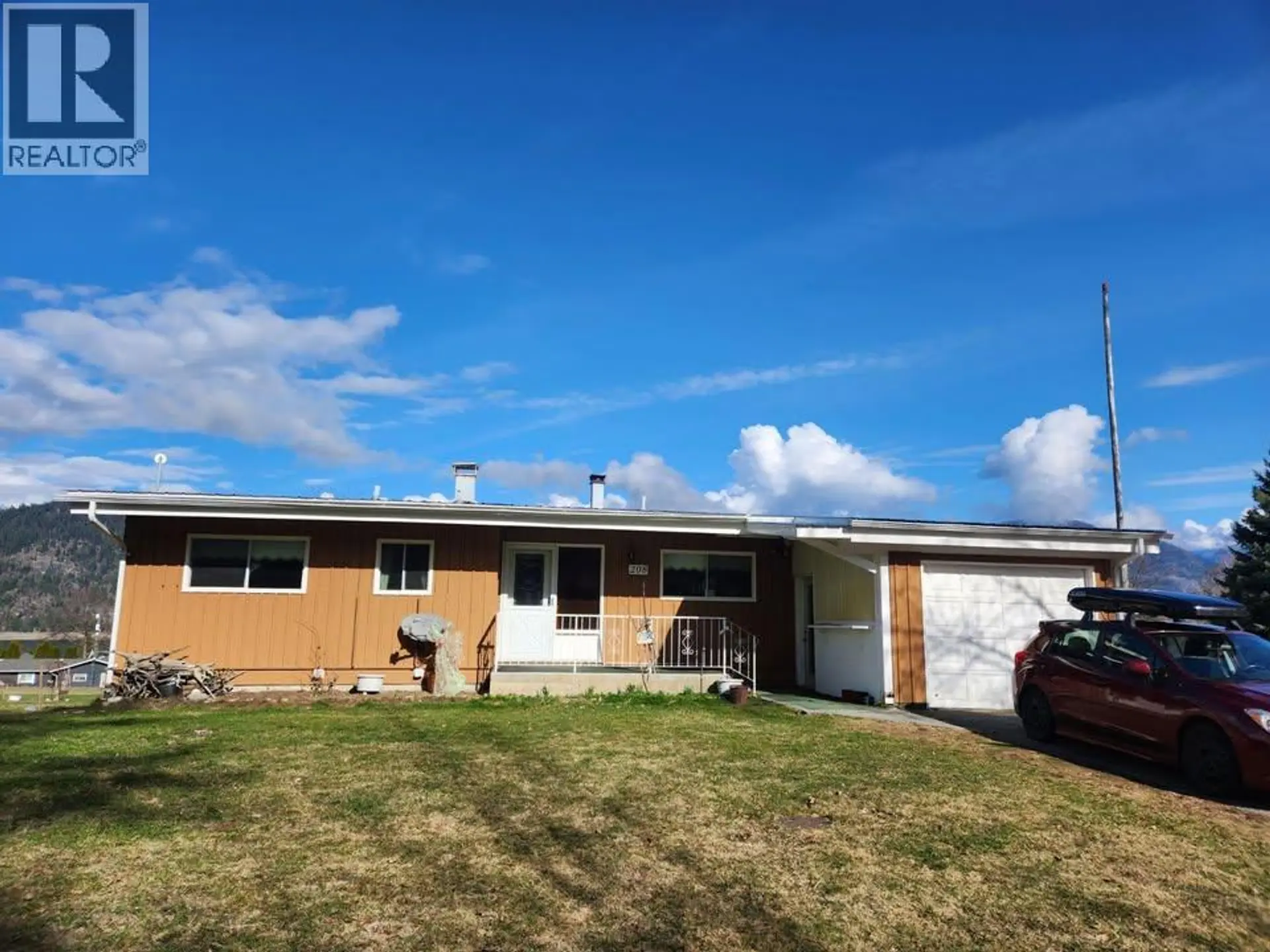 Property at 208 Maple Street, Fauquier, BC