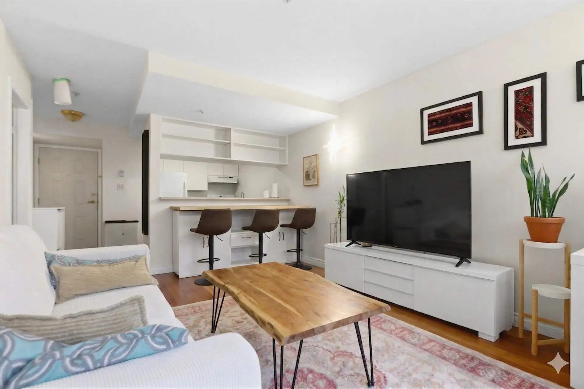 #103 3480 Yardley Avenue - Image 2