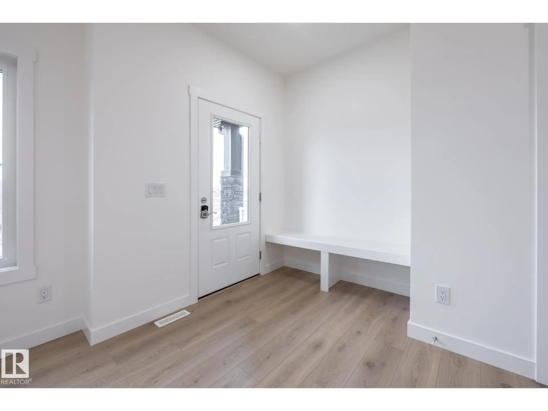 235 157 AV NE - Image 4